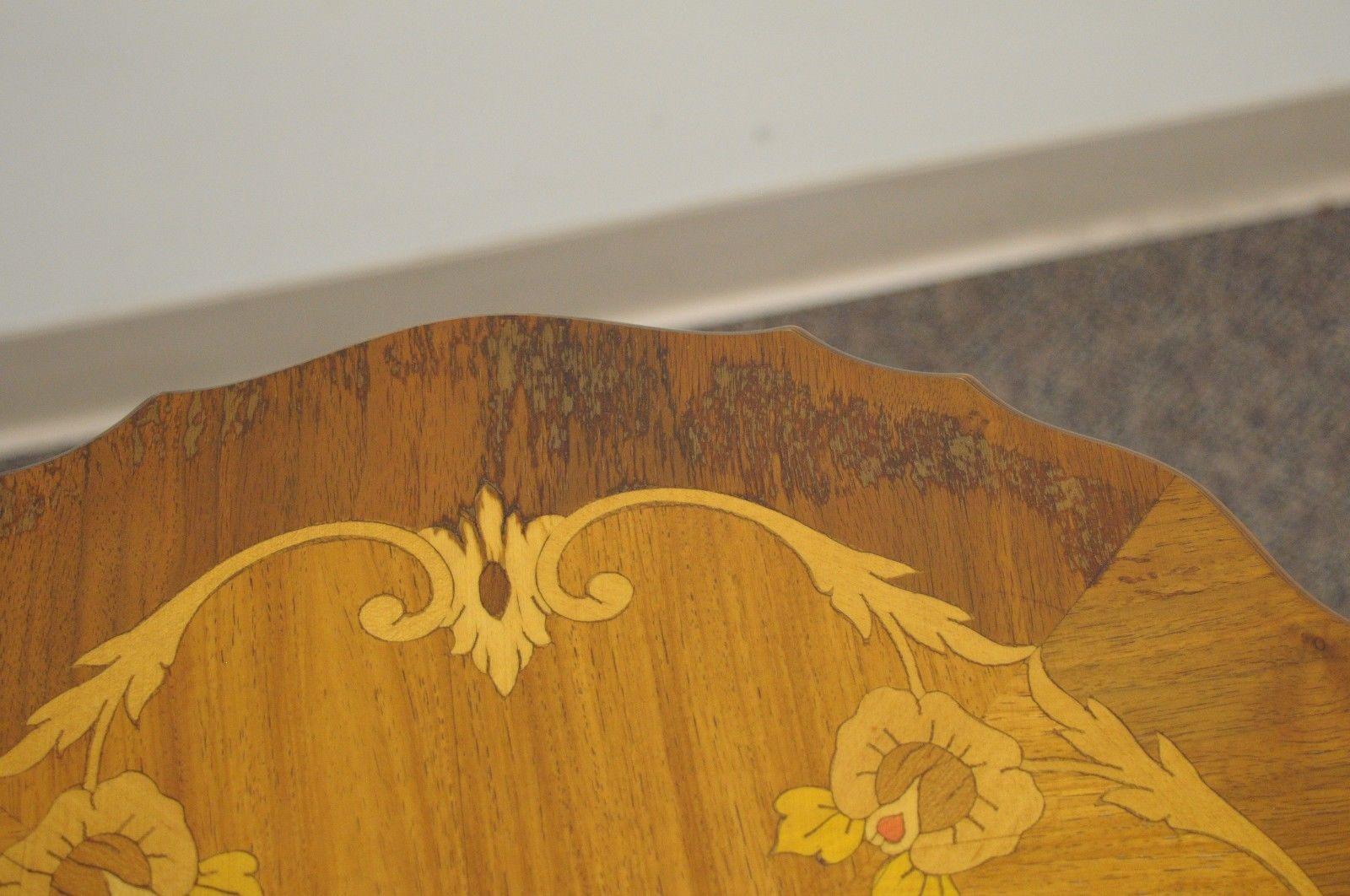 Pair of Antique French Floral Satinwood Inlaid Round End Tables Carved Walnut In Good Condition In Philadelphia, PA