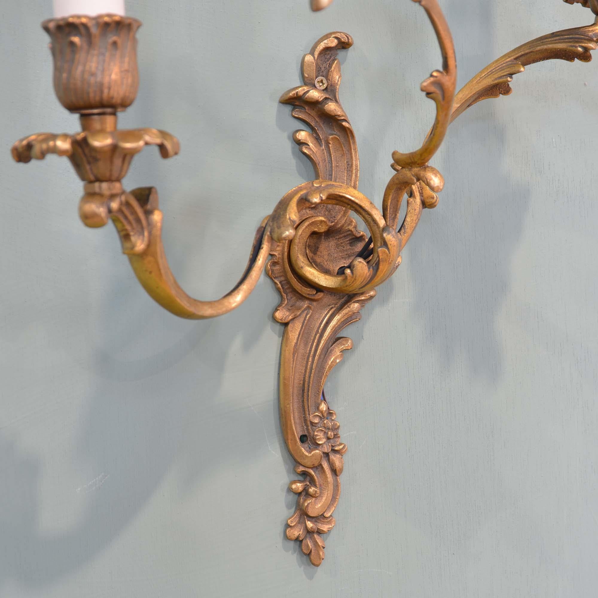 Pair of antique French gilt brass Rococo wall lights For Sale 5