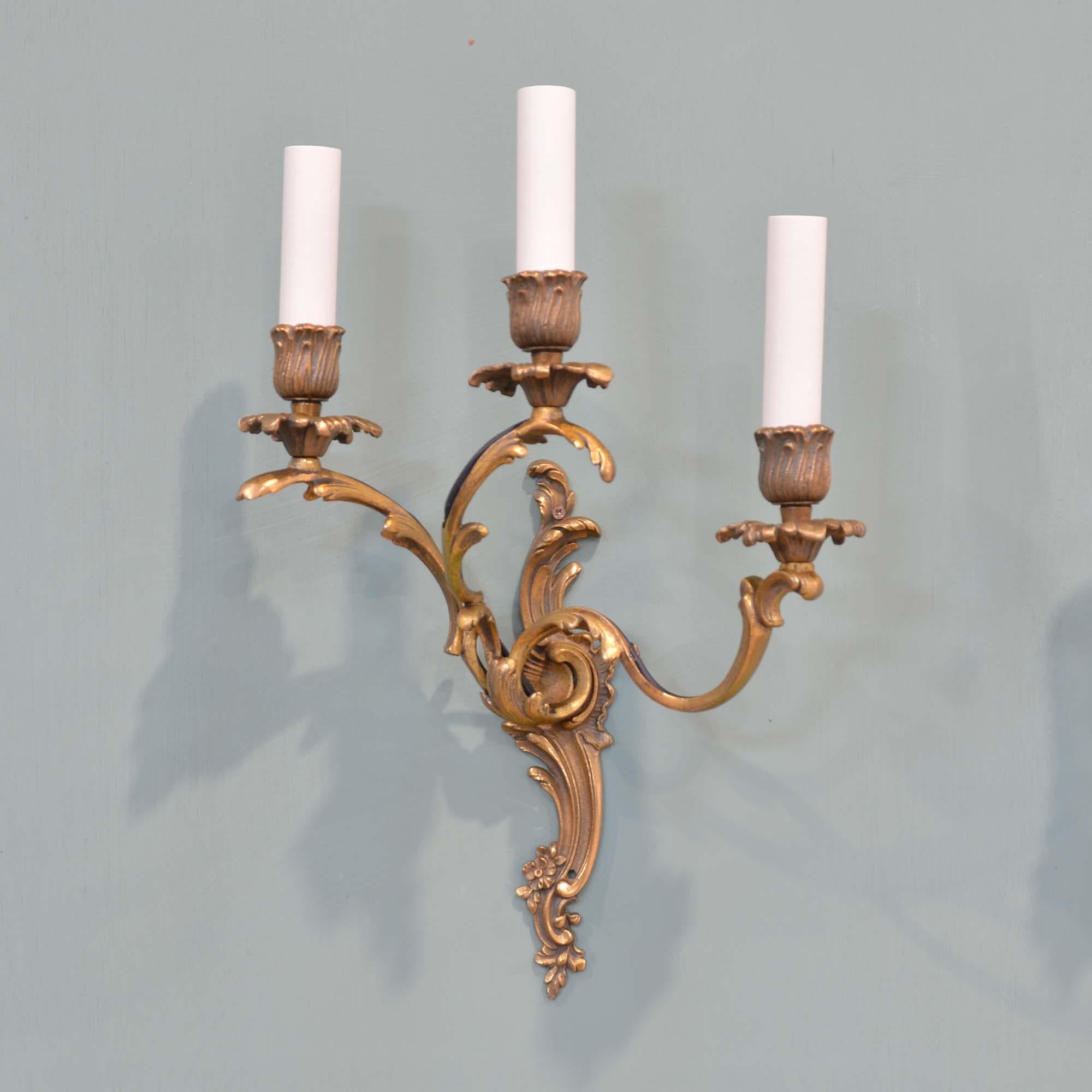 Pair of antique French gilt brass Rococo wall lights In Good Condition For Sale In Castle Douglas, GB