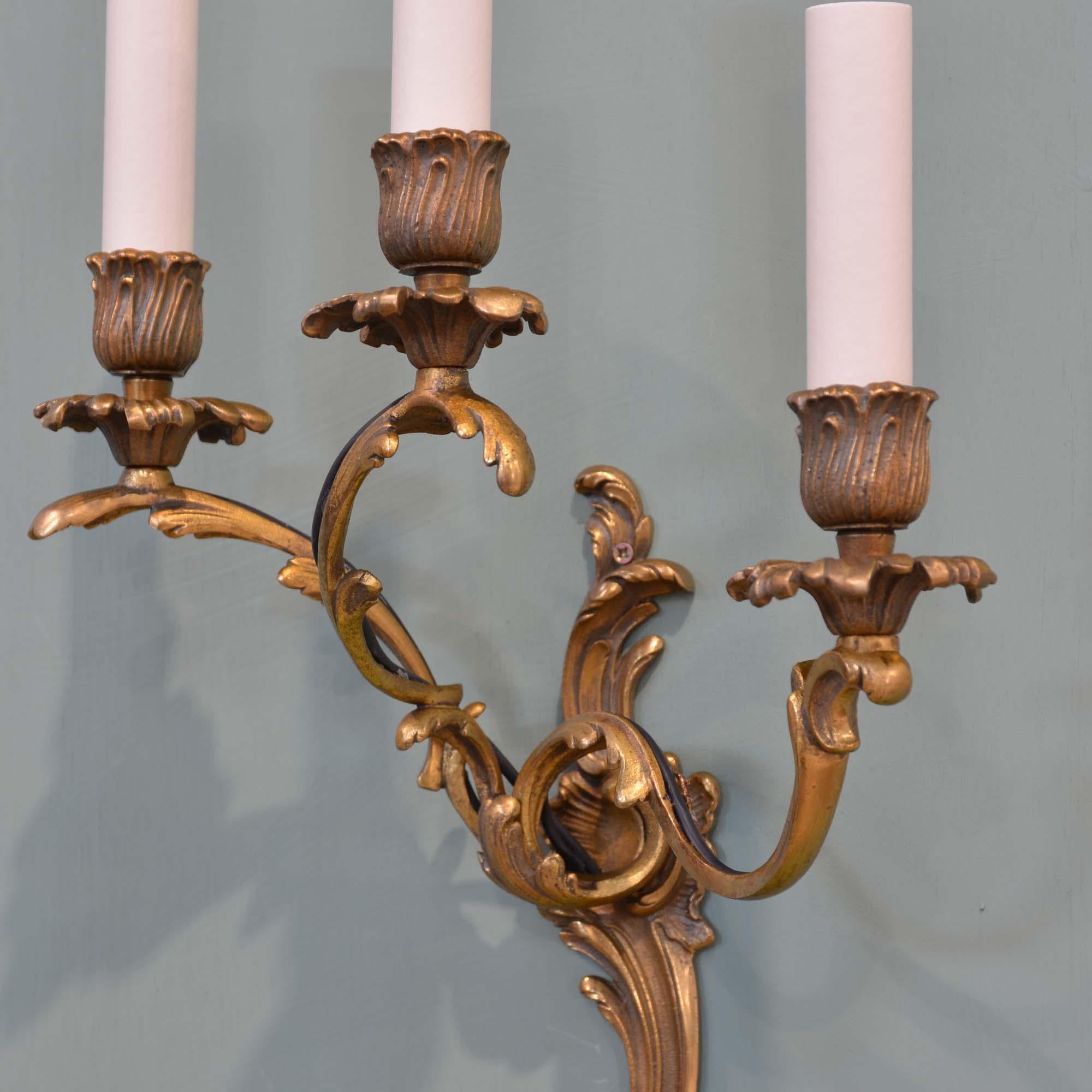 Pair of antique French gilt brass Rococo wall lights For Sale 2