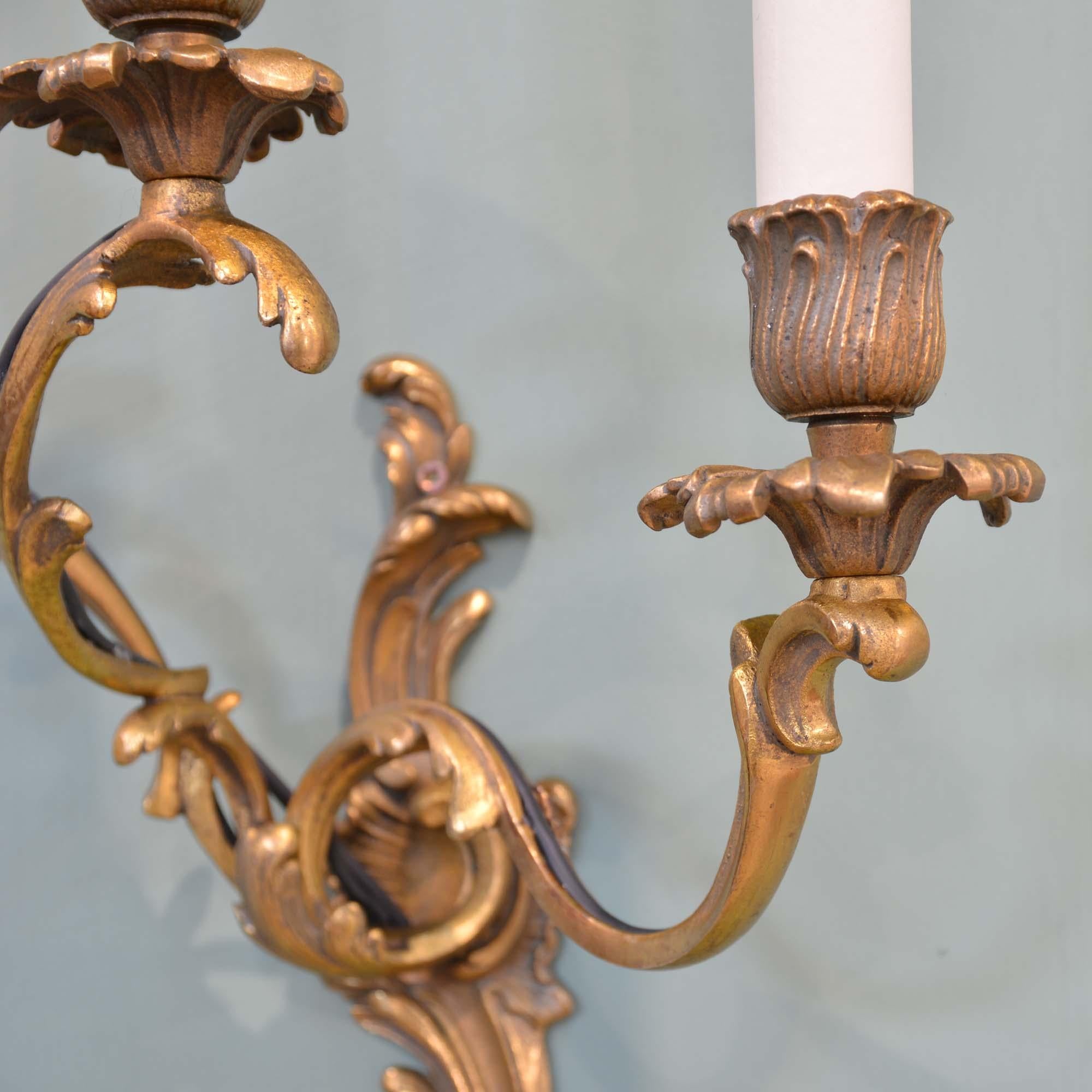 Pair of antique French gilt brass Rococo wall lights For Sale 4