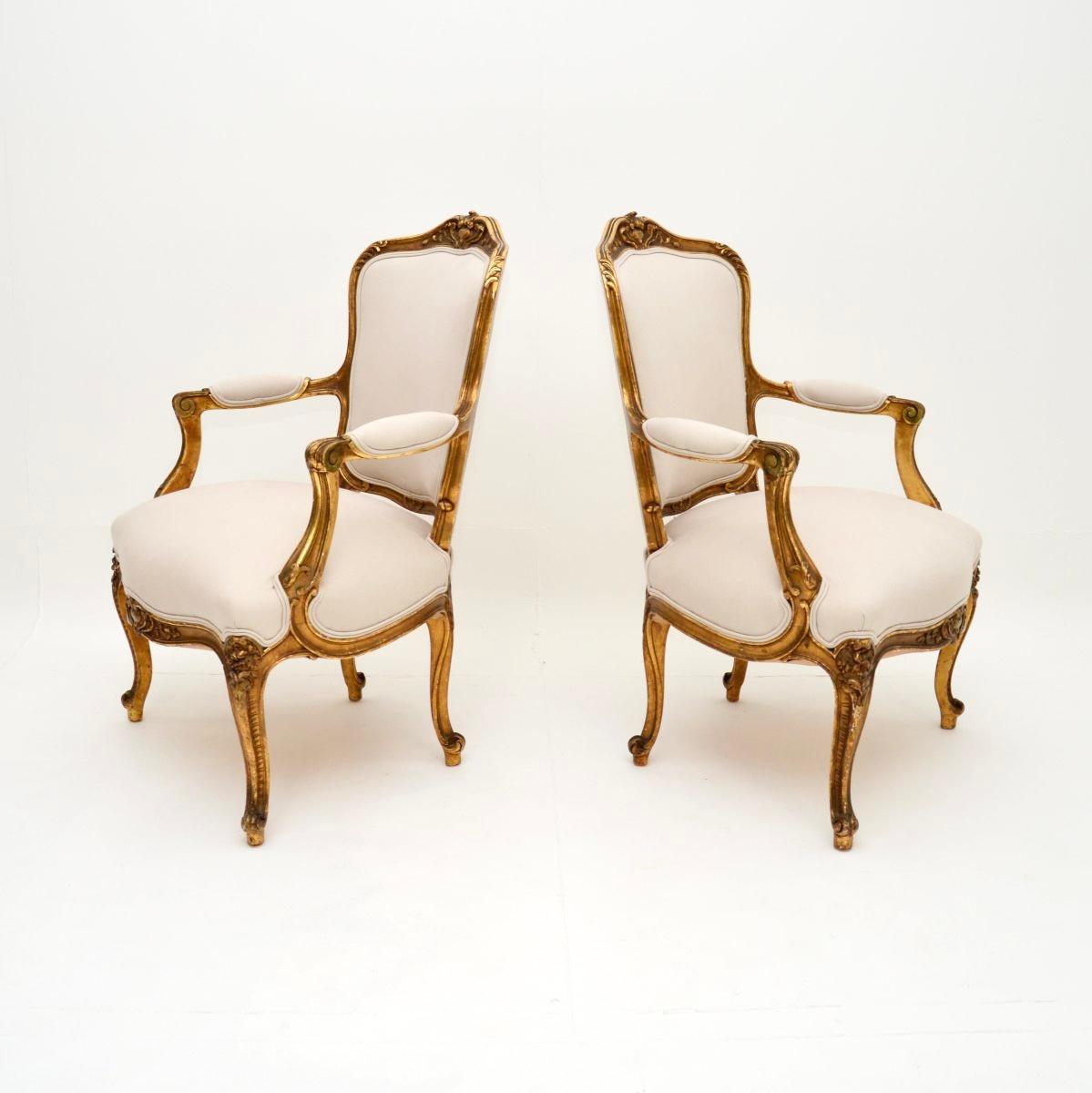 Pareja de Antiguos Sillones de Salón Franceses de Madera Dorada Luis XVI en venta