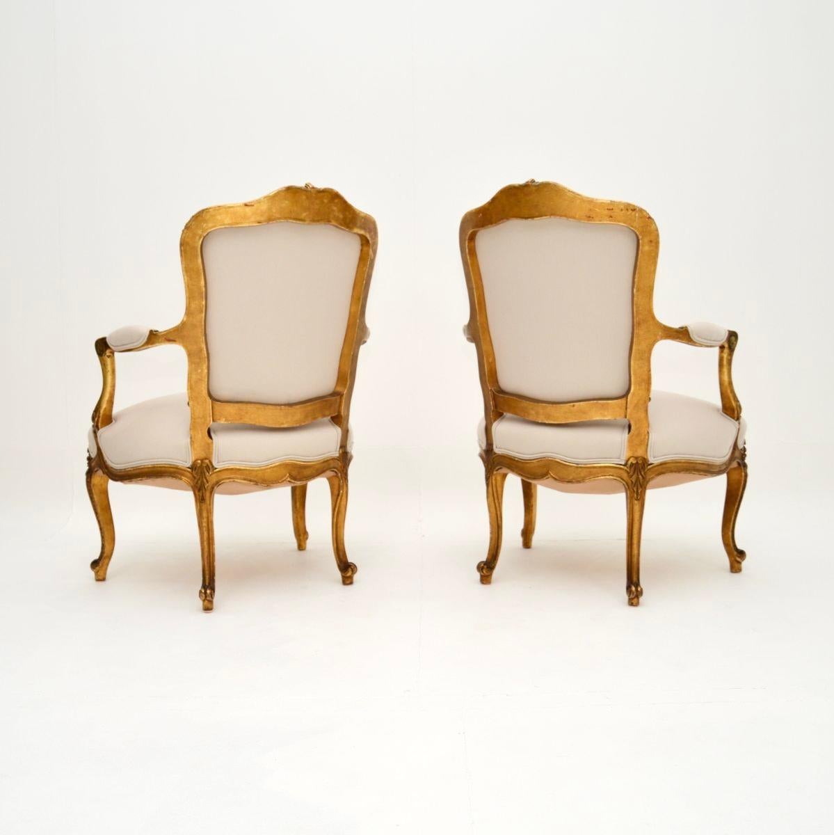 Pareja de Antiguos Sillones de Salón Franceses de Madera Dorada Francés en venta