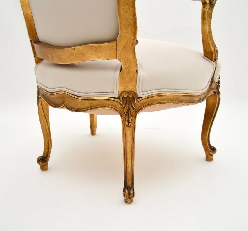 Pareja de Antiguos Sillones de Salón Franceses de Madera Dorada Fines del siglo XIX en venta