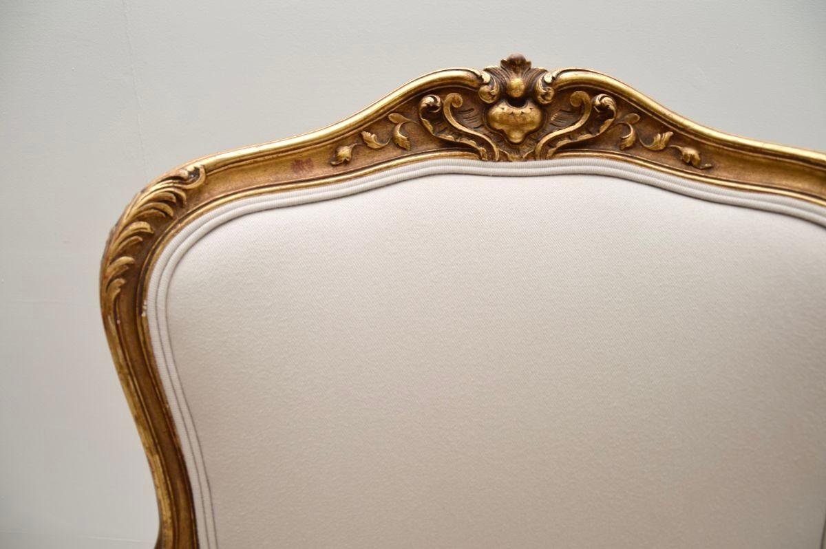 Pareja de Antiguos Sillones de Salón Franceses de Madera Dorada en venta 1