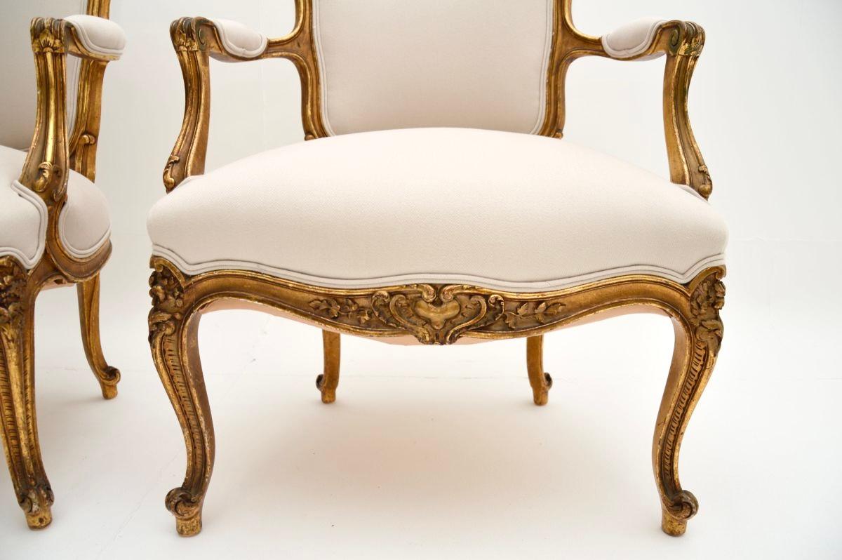 Pareja de Antiguos Sillones de Salón Franceses de Madera Dorada en venta 2