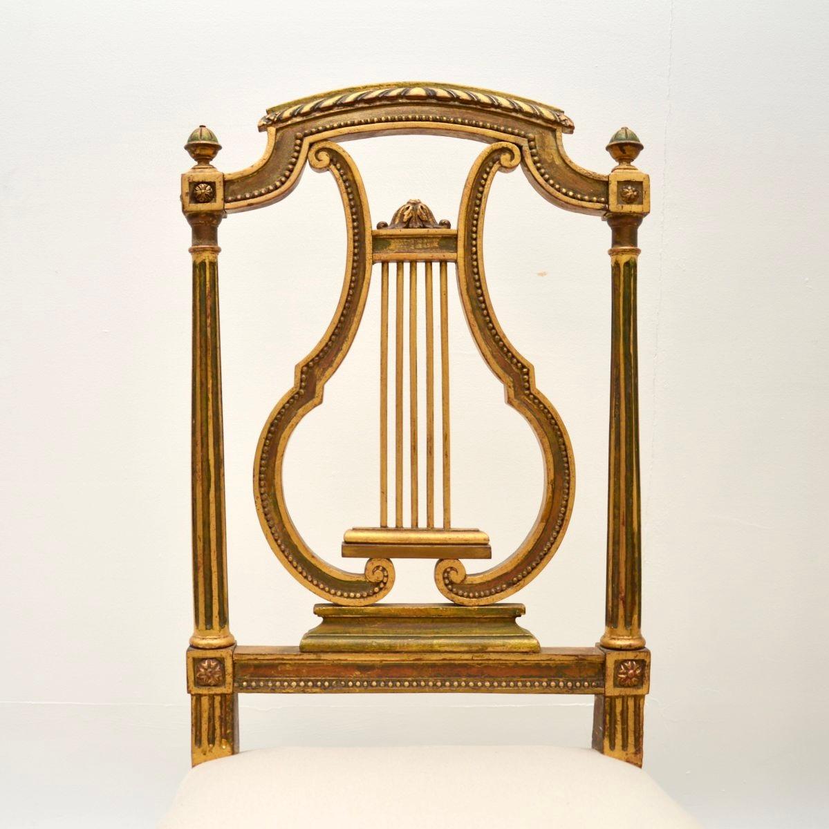 Français Paire de chaises d'appoint françaises anciennes en bois doré en vente
