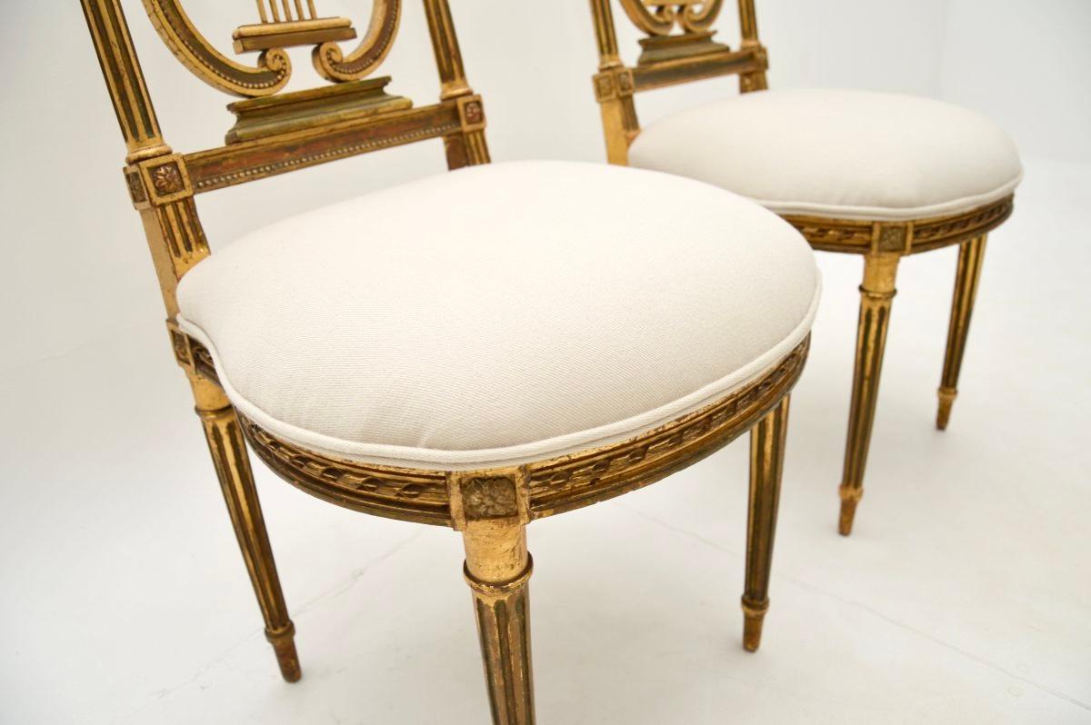 Paire de chaises d'appoint françaises anciennes en bois doré en vente 1