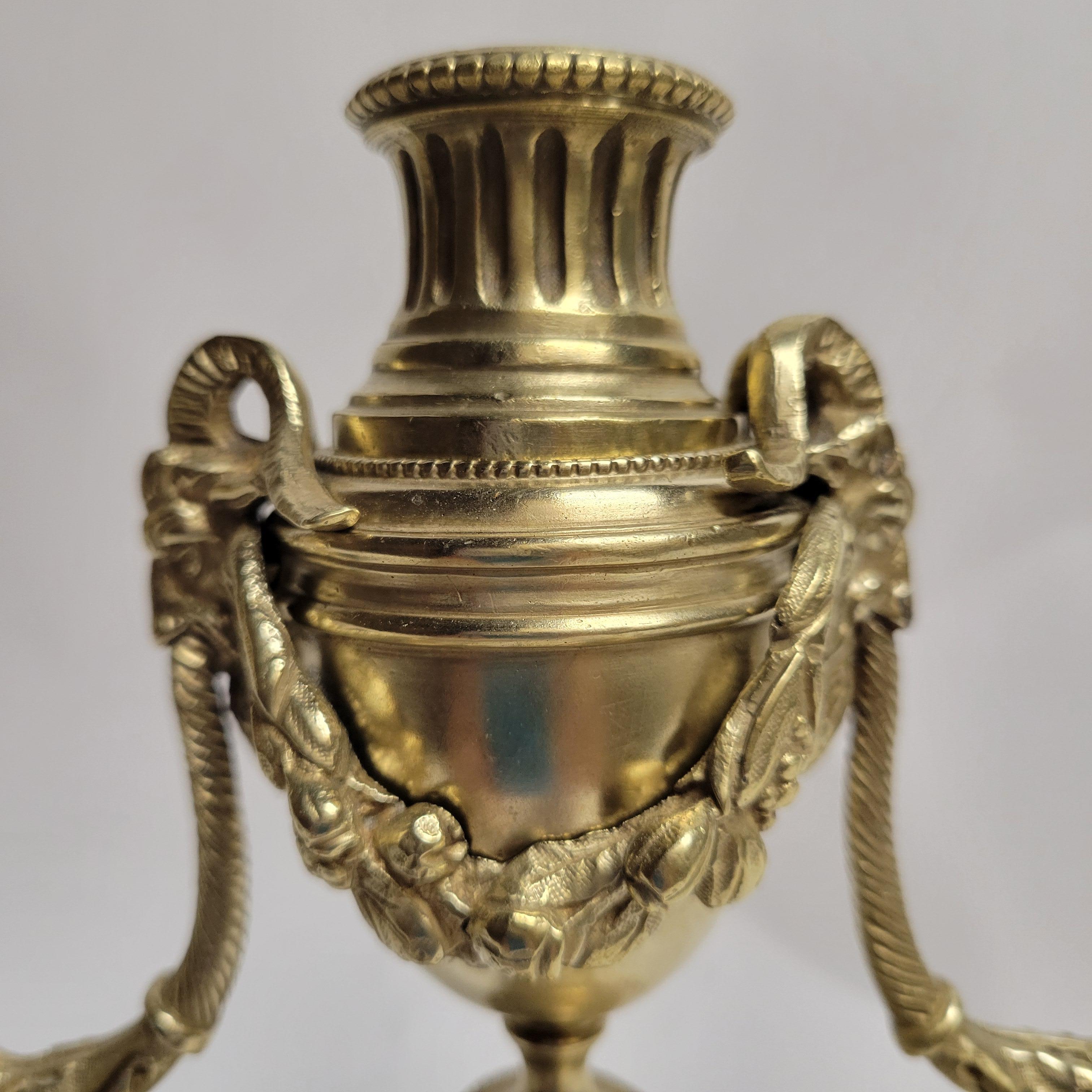 Francese Coppia di candelabri francesi in bronzo dorato, 1865-1875 circa. in vendita