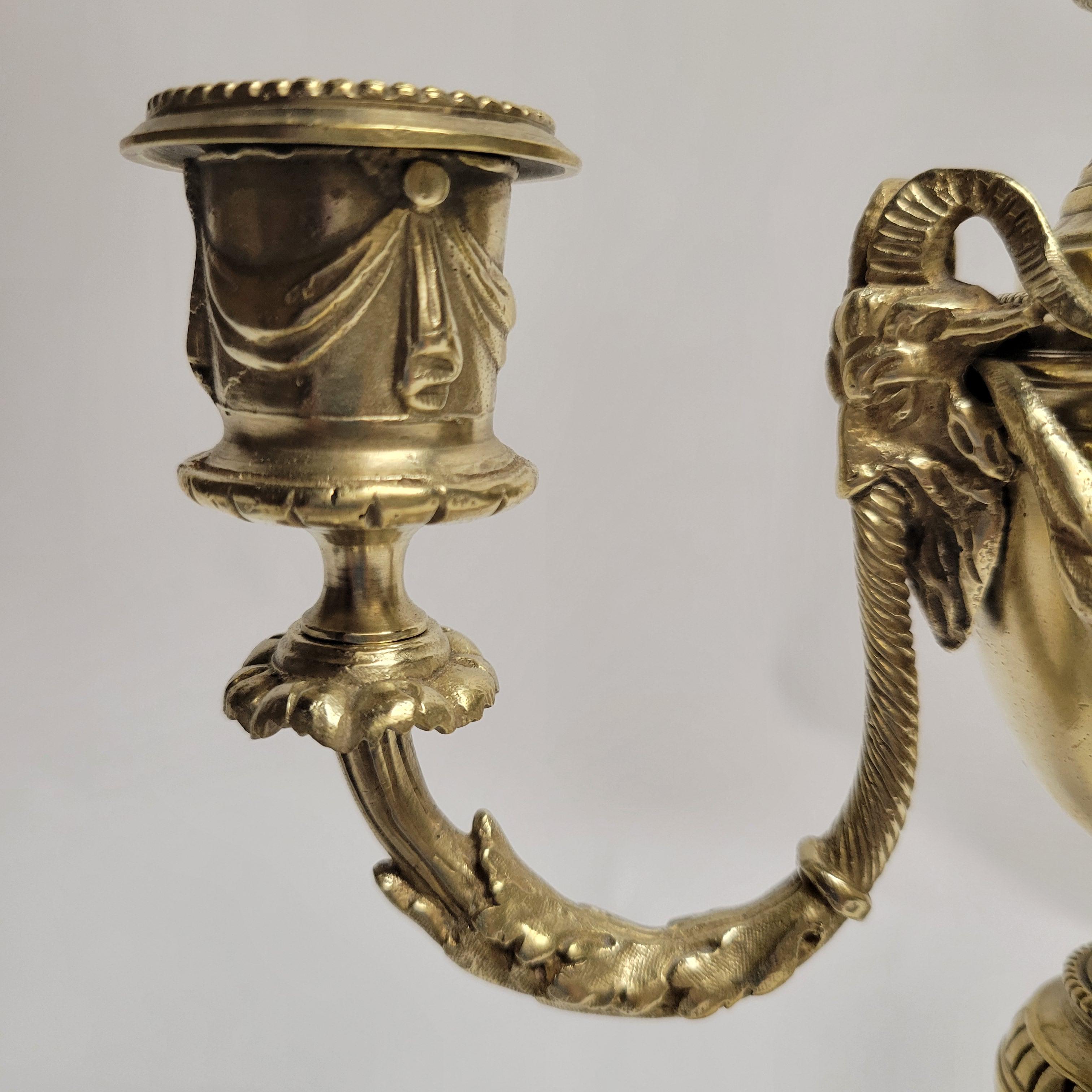 Coppia di candelabri francesi in bronzo dorato, 1865-1875 circa. In condizioni buone in vendita a New Orleans, LA