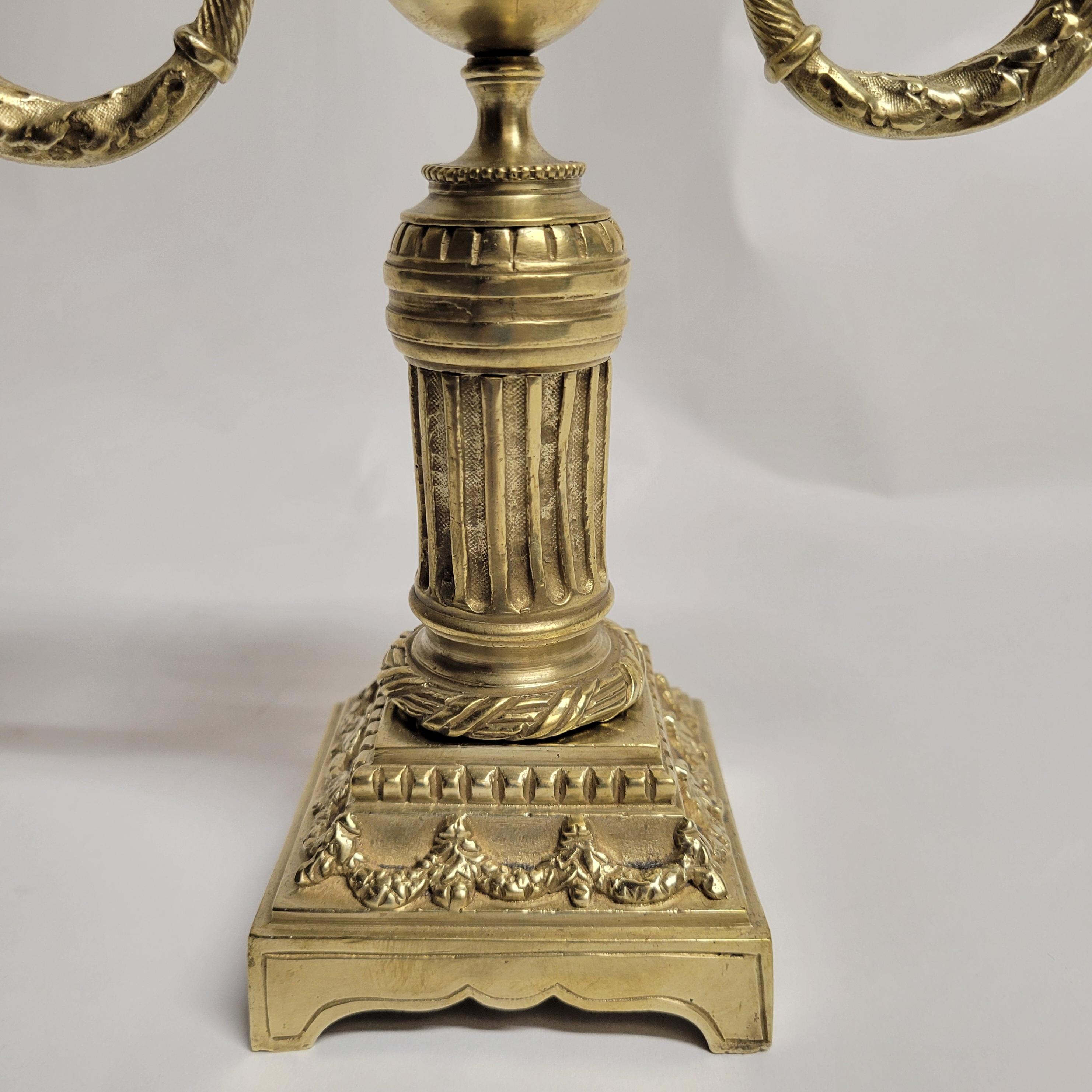 XIX secolo Coppia di candelabri francesi in bronzo dorato, 1865-1875 circa. in vendita