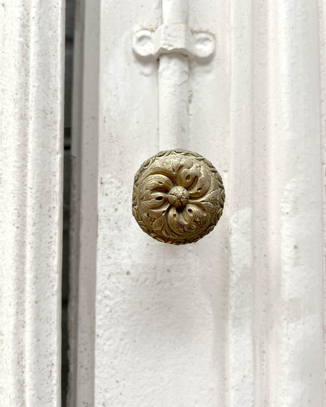 Legno Coppia di porte a due battenti Haussmannian francesi, inizio XX secolo in vendita
