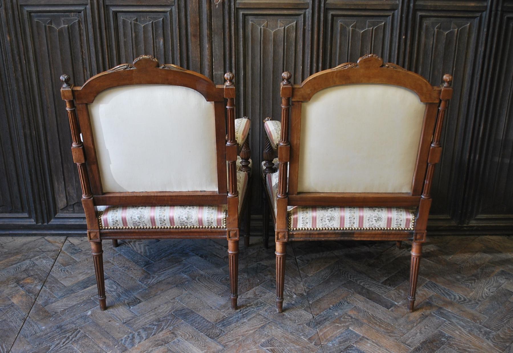 Pair of antique French Henri II walnut armchairs In Good Condition For Sale In Cheltenham, GB