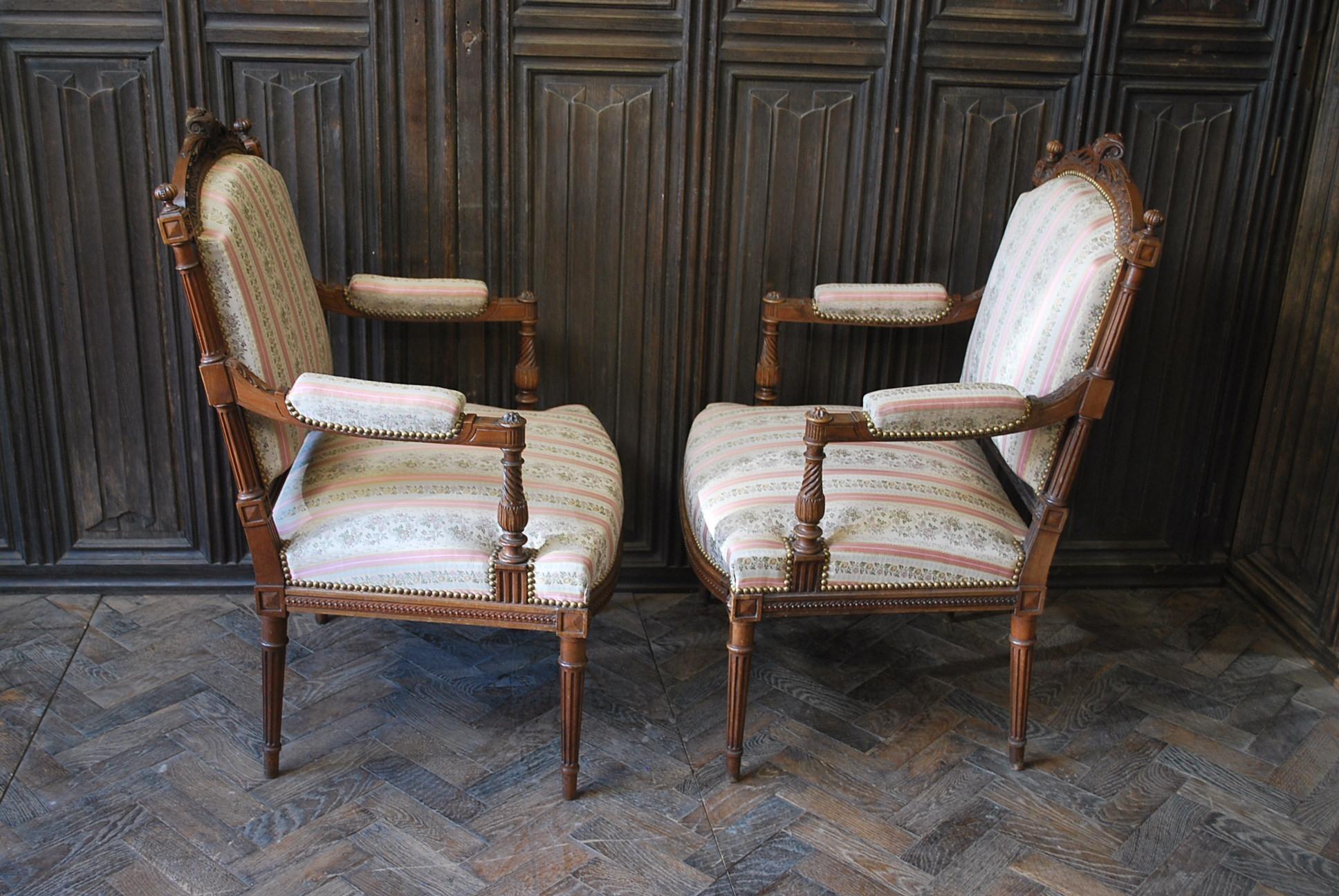 19th Century Pair of antique French Henri II walnut armchairs For Sale
