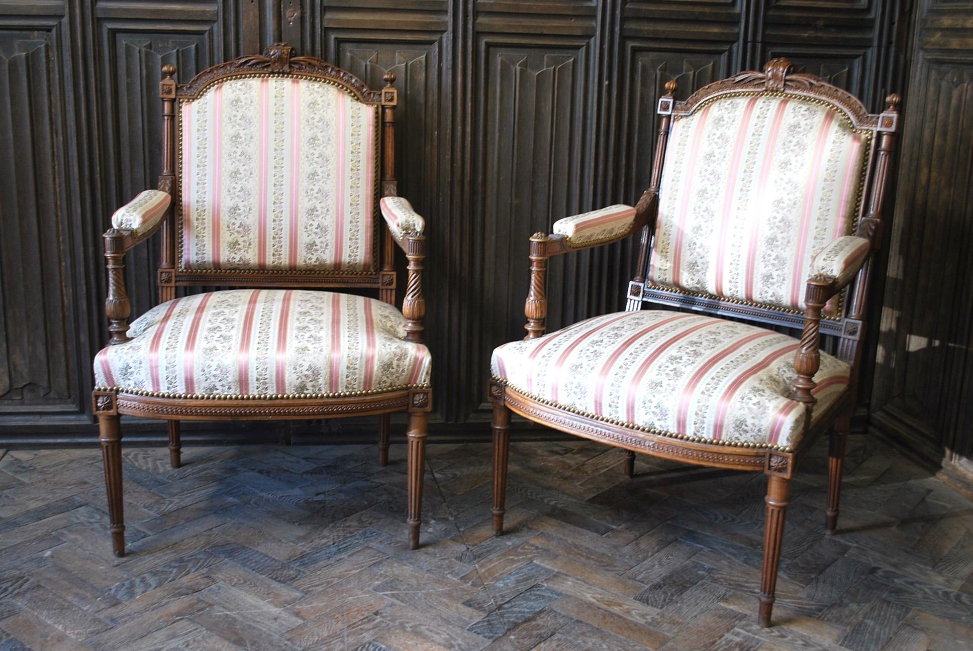 Pair of antique French Henri II walnut armchairs For Sale 1