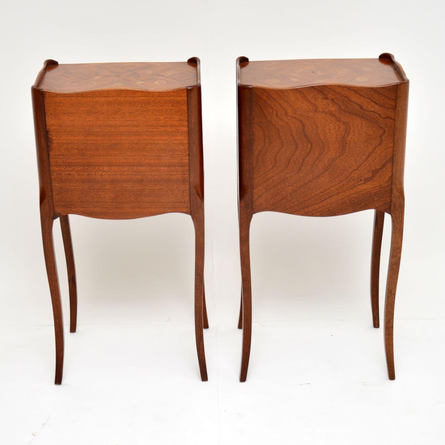 Paire de tables de chevet anciennes en marqueterie française 3