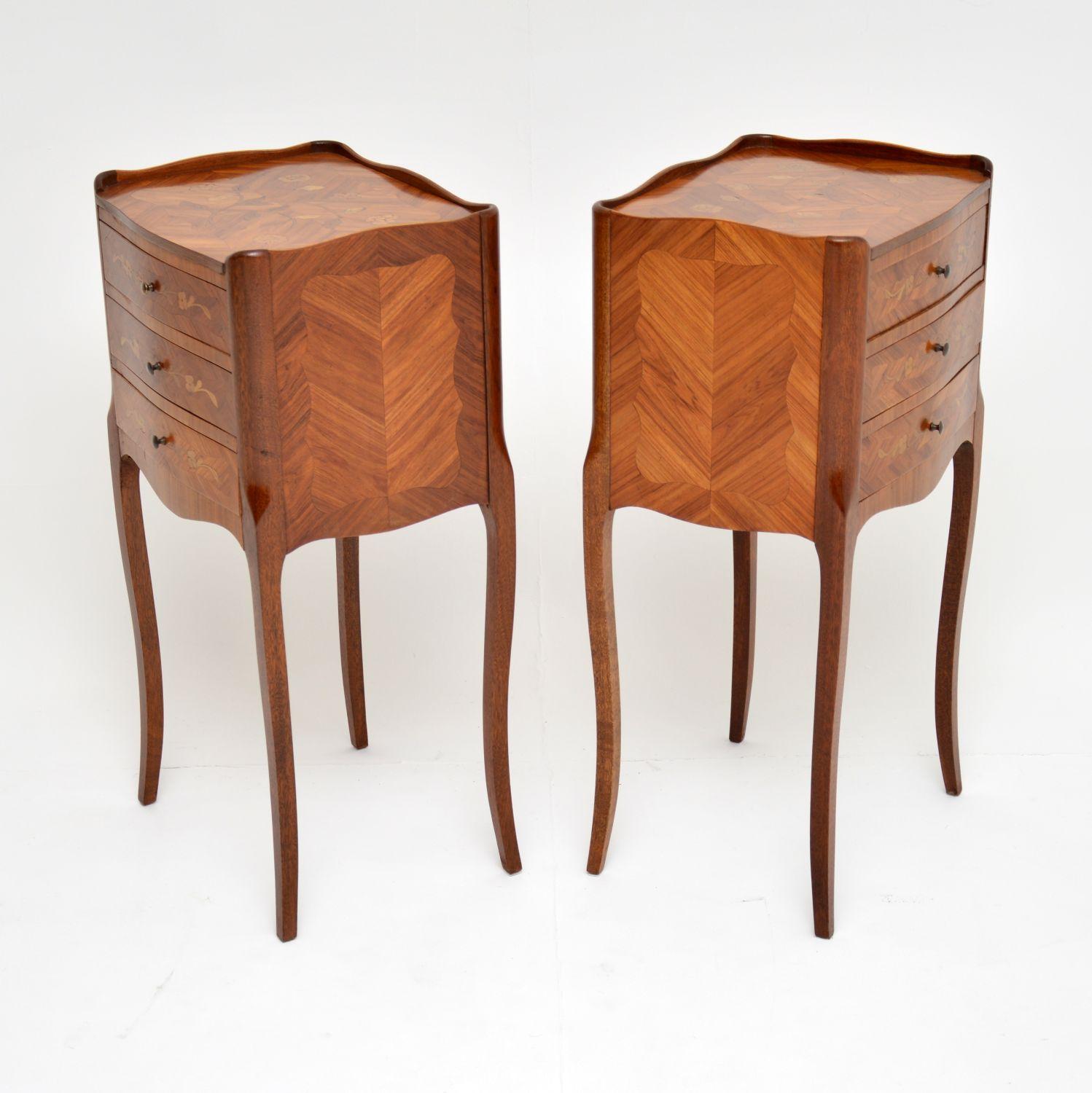 Paire de tables de chevet anciennes en marqueterie française 1