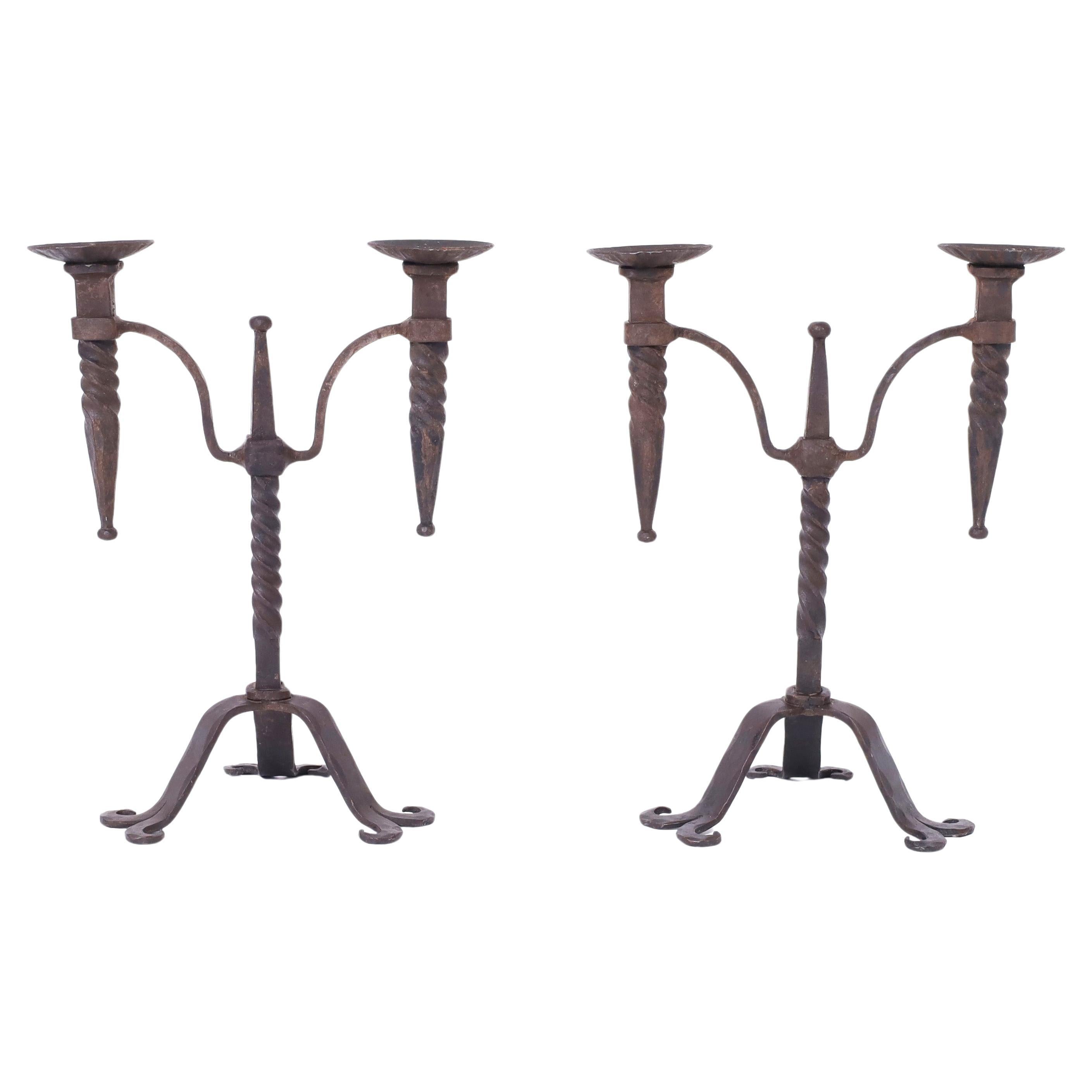 Paar antike französische Iron Candle Sticks