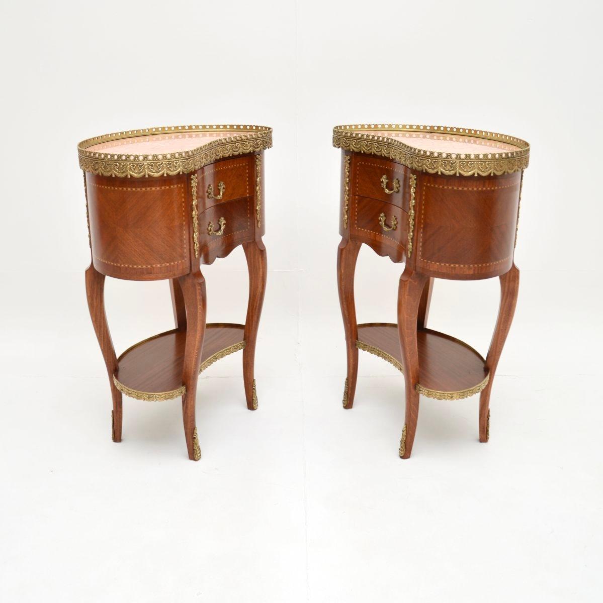 Pair of Antique French Kidney Shaped Marble Top Side Tables In Good Condition In London, GB