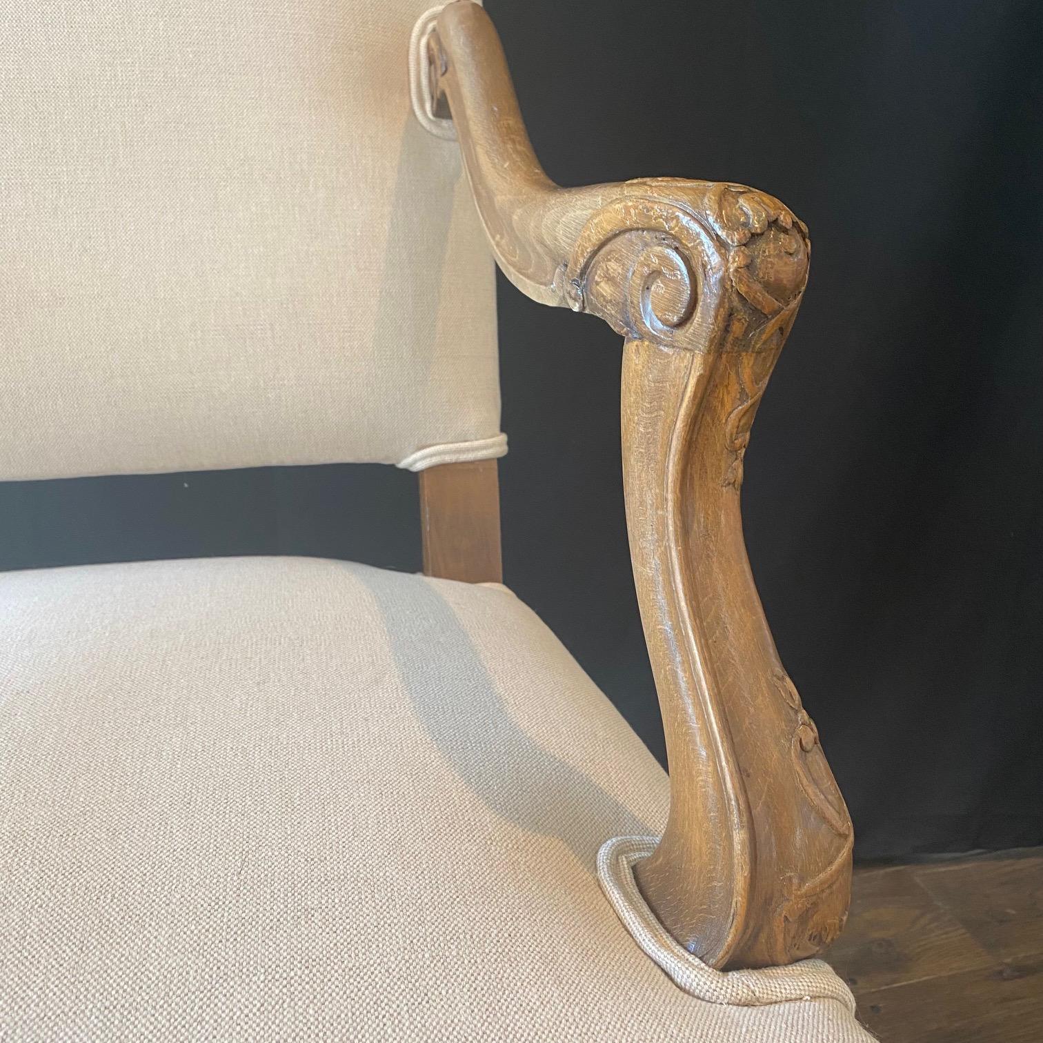 Paire d'anciens fauteuils ou fauteuils Louis XV français  en vente 6