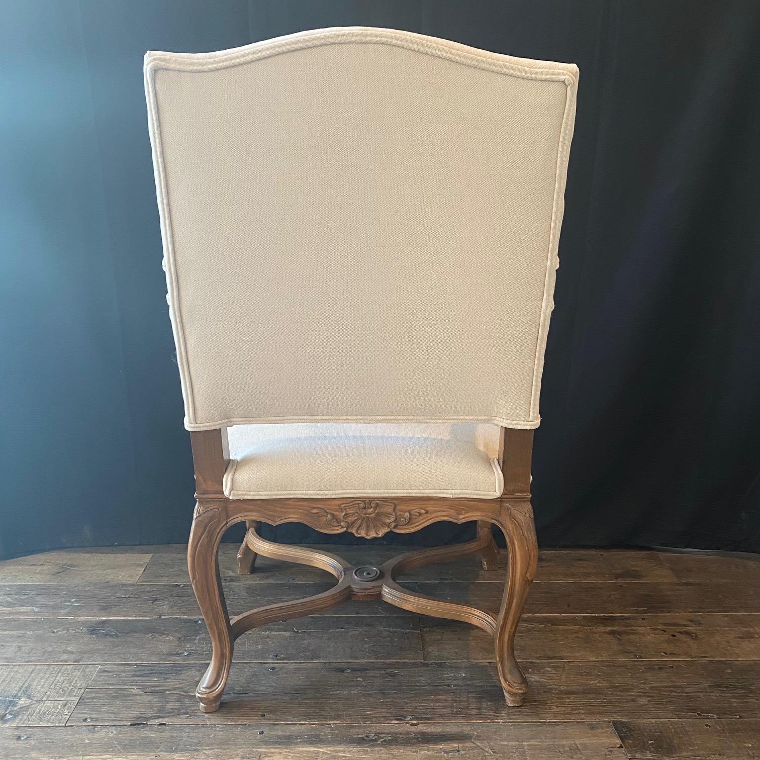 Paire d'anciens fauteuils ou fauteuils Louis XV français  en vente 4