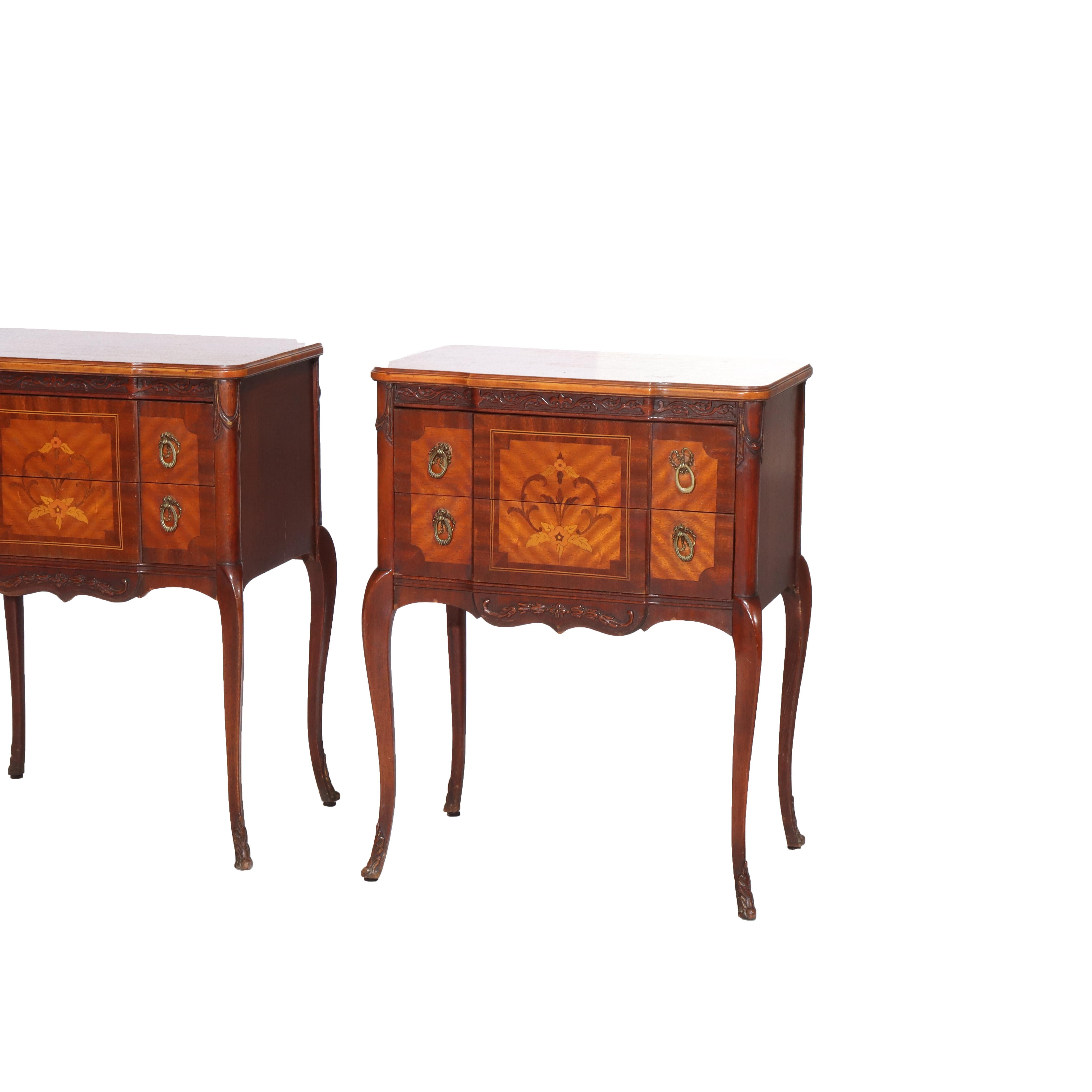 Paire d'anciens pupitres à 2 tiroirs en acajou et bois de satin marqueté de style Louis XV français en vente 1