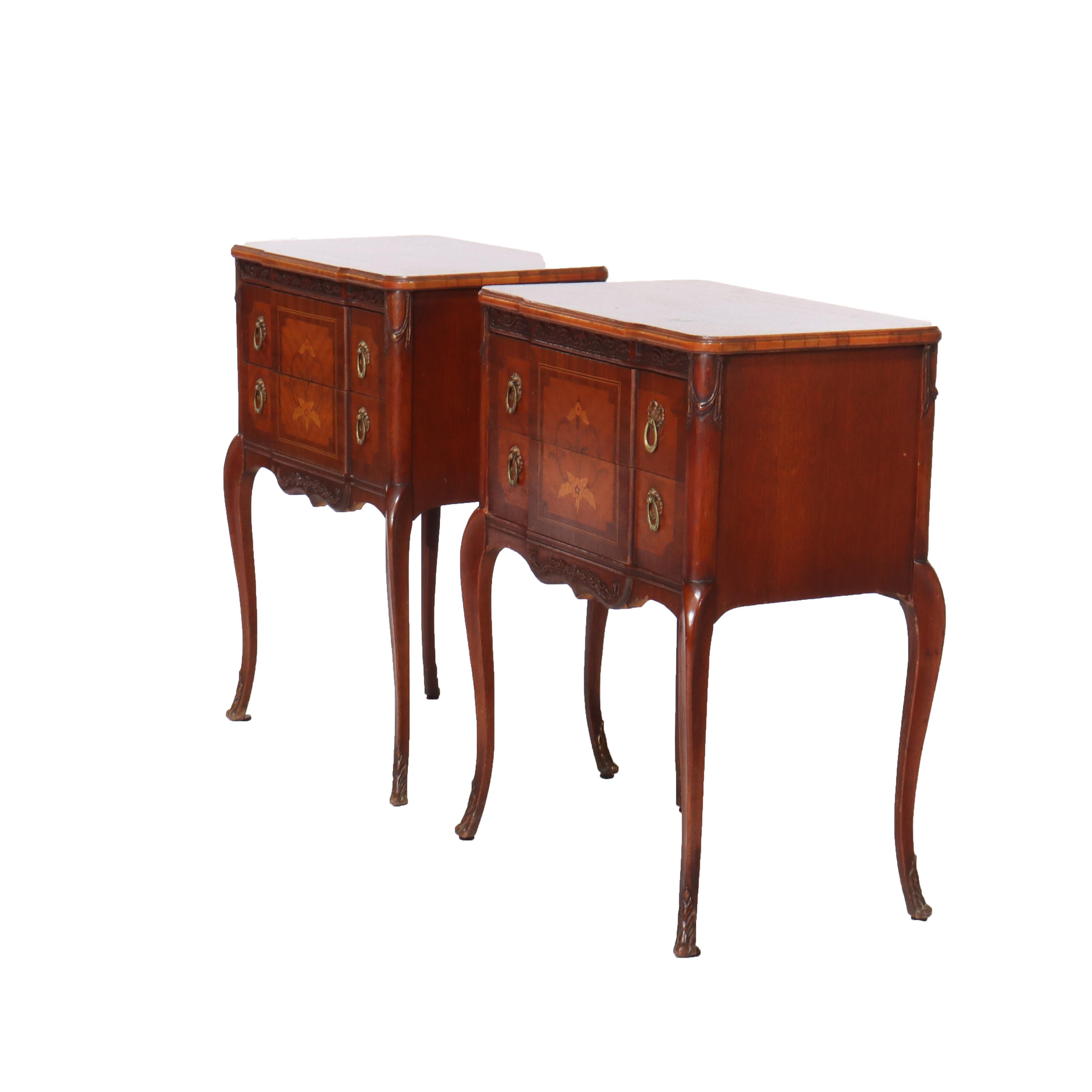 Paire d'anciens pupitres à 2 tiroirs en acajou et bois de satin marqueté de style Louis XV français en vente 3