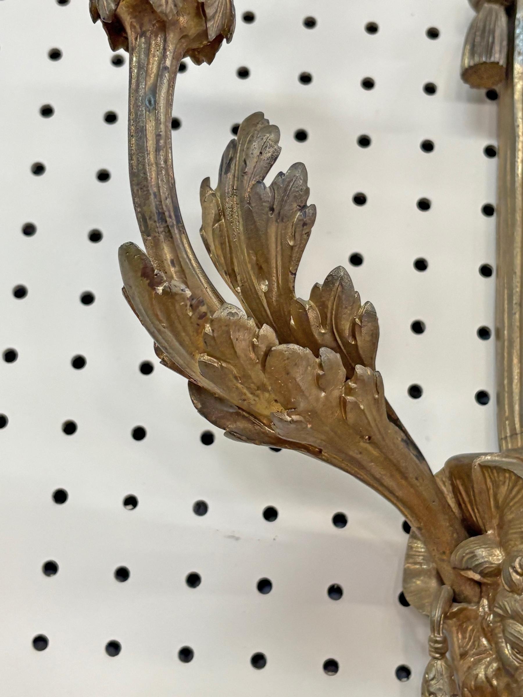 Paire d'appliques anciennes en bronze de style Louis XV attribuées à Delafontaine en vente 12
