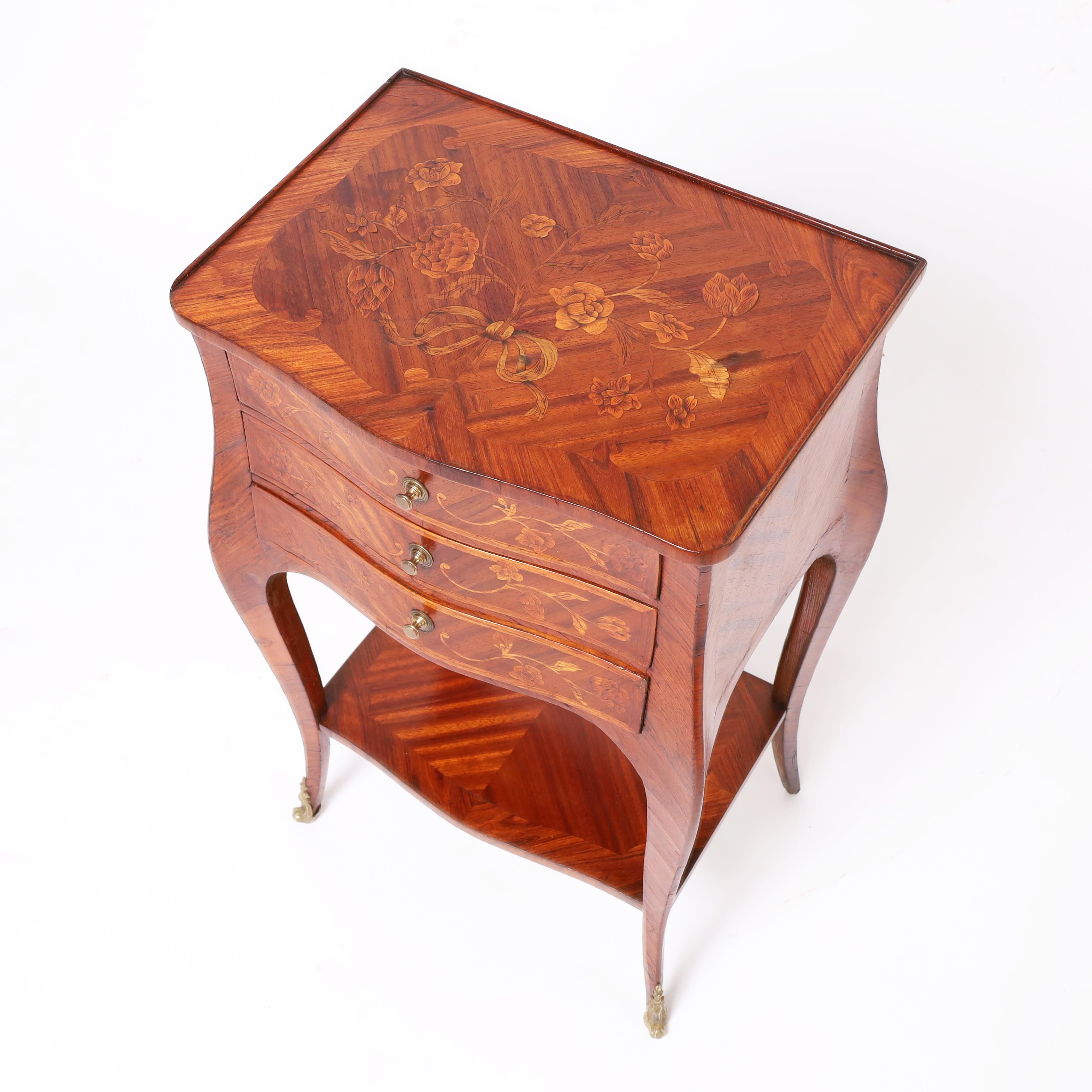 20ième siècle Paire d'anciens supports incrustés de style Louis XV français en vente
