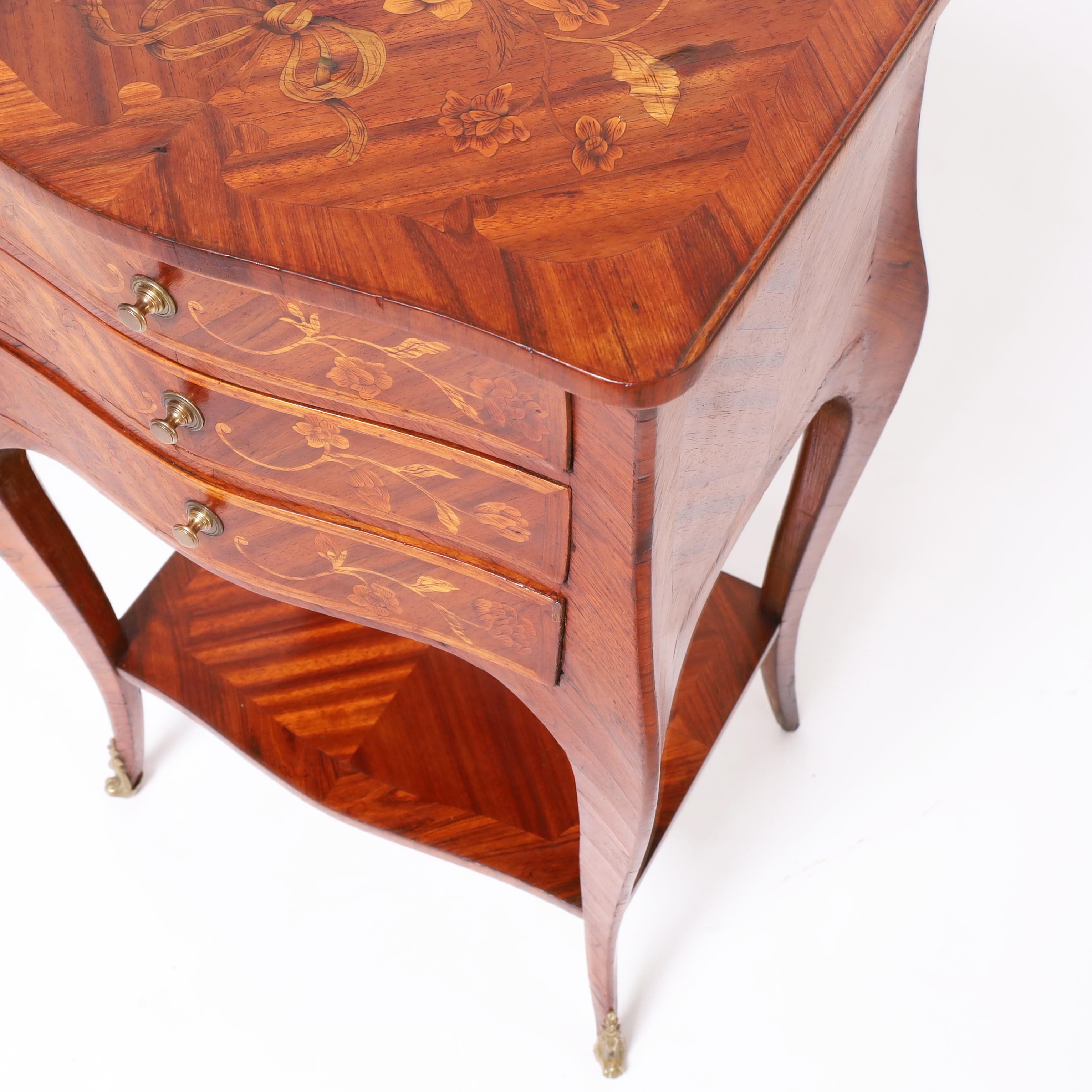 Laiton Paire d'anciens supports incrustés de style Louis XV français en vente