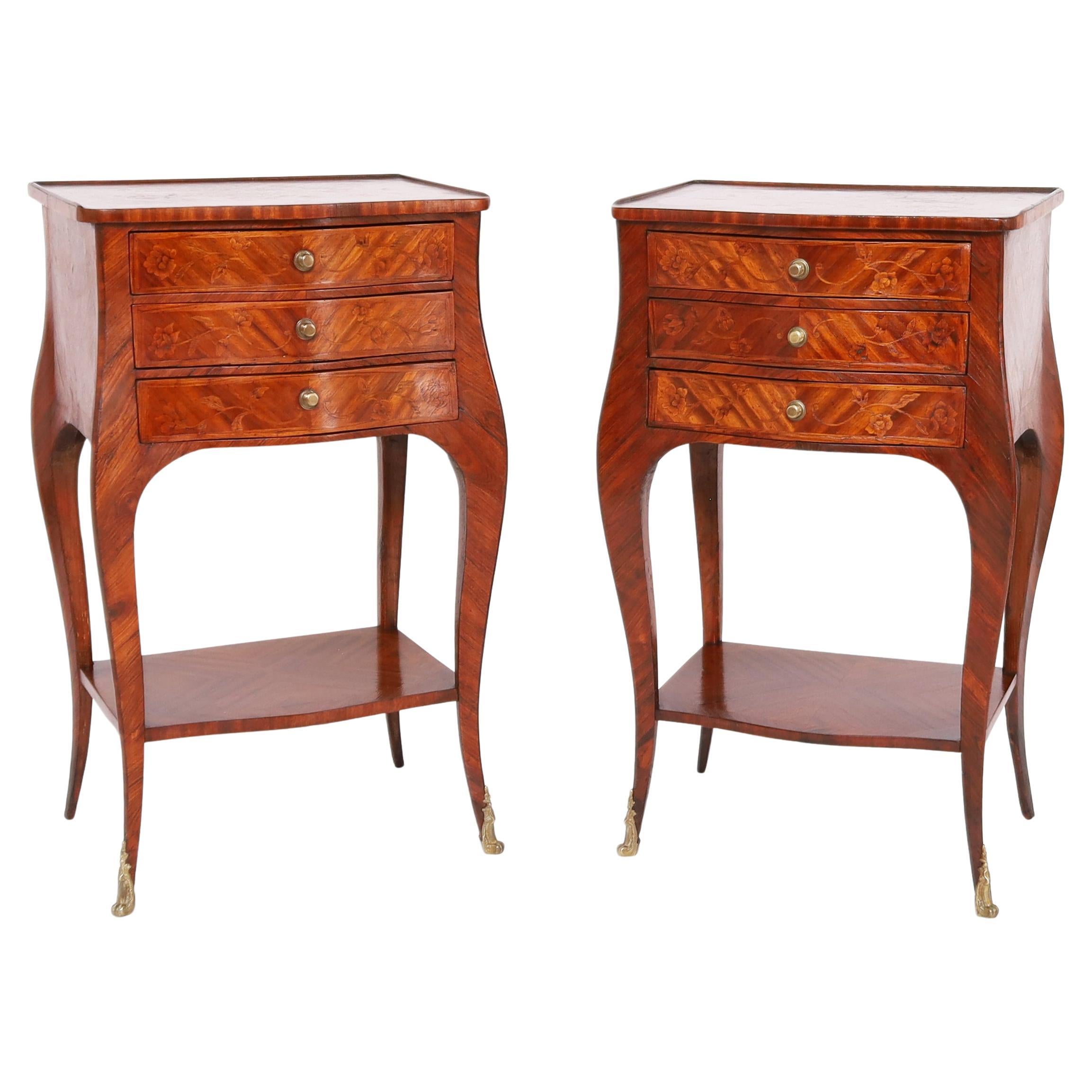 Paire d'anciens supports incrustés de style Louis XV français