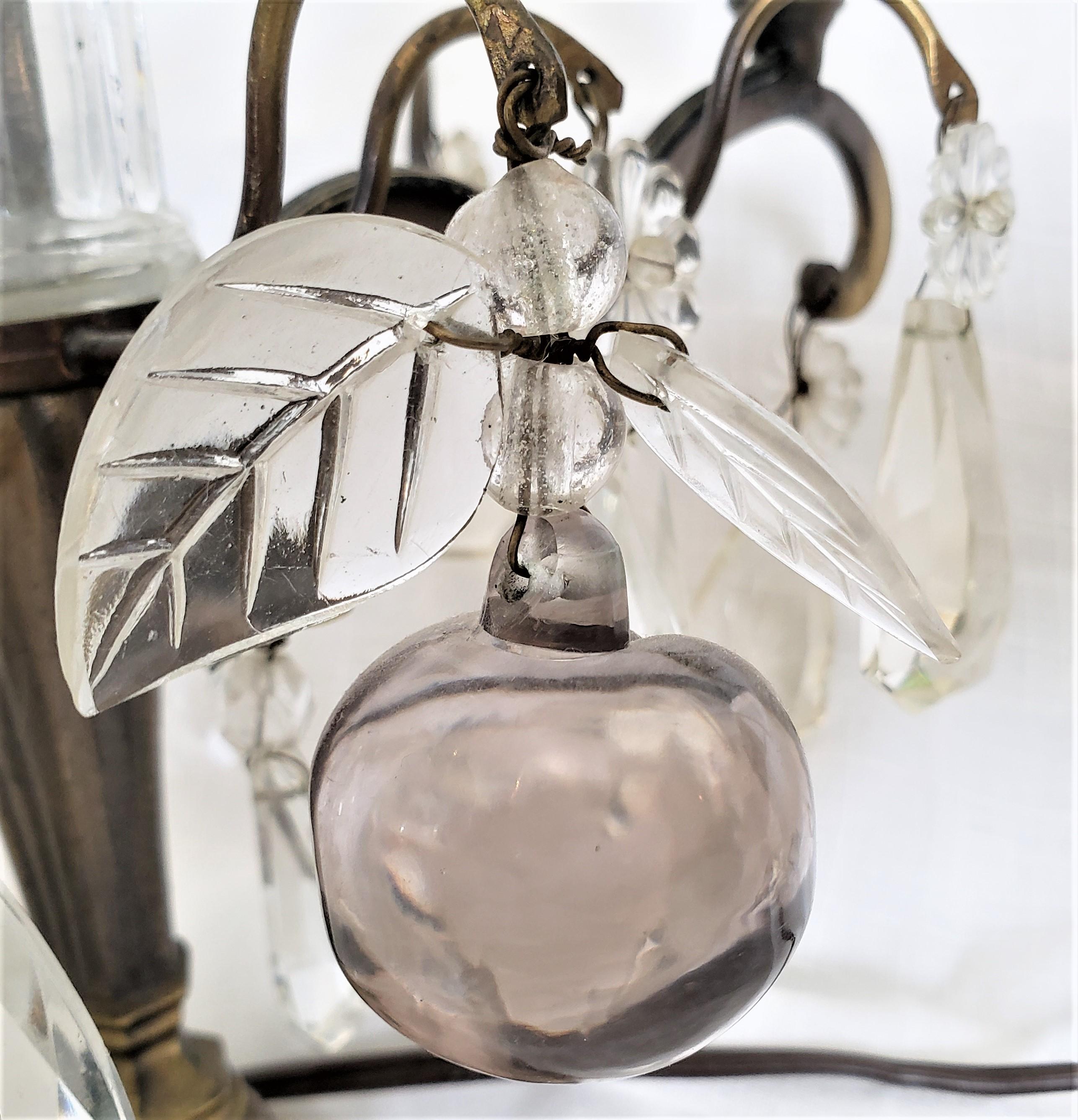 Paar antiker französischer Lampen im Stil von Louis XV aus Messing und geschliffenem Kristall sowie Glasfrüchten im Angebot 4