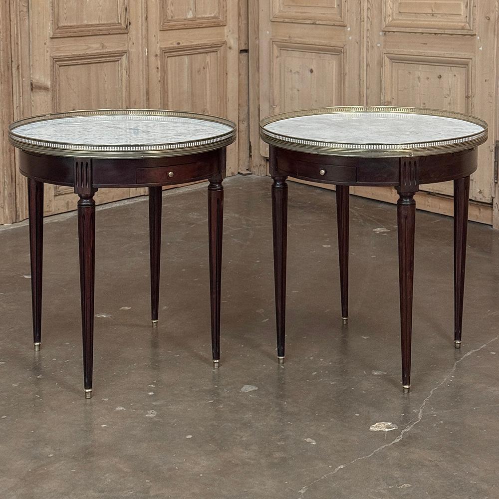 Francese COPPIA di Tavoli Bouillotte con piano in marmo di Antique French Louis XVI in vendita