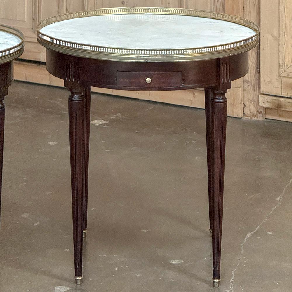 XX secolo COPPIA di Tavoli Bouillotte con piano in marmo di Antique French Louis XVI in vendita