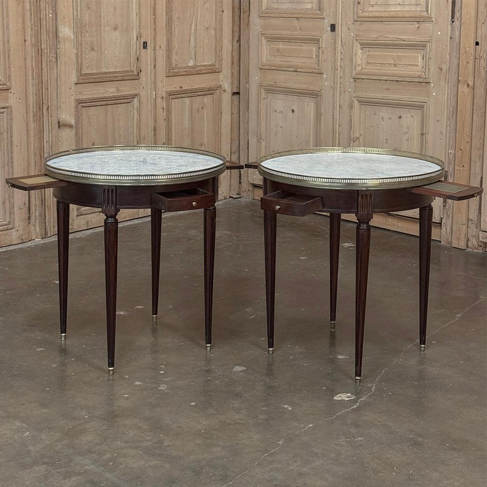 Ottone COPPIA di Tavoli Bouillotte con piano in marmo di Antique French Louis XVI in vendita