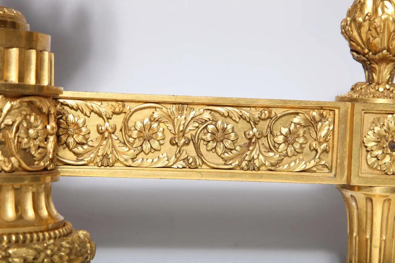 Paar Antique French Louis XVI Periode vergoldete Bronze Andirons Chenets im Angebot 3