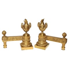 Paar Antique French Louis XVI Periode vergoldete Bronze Andirons Chenets