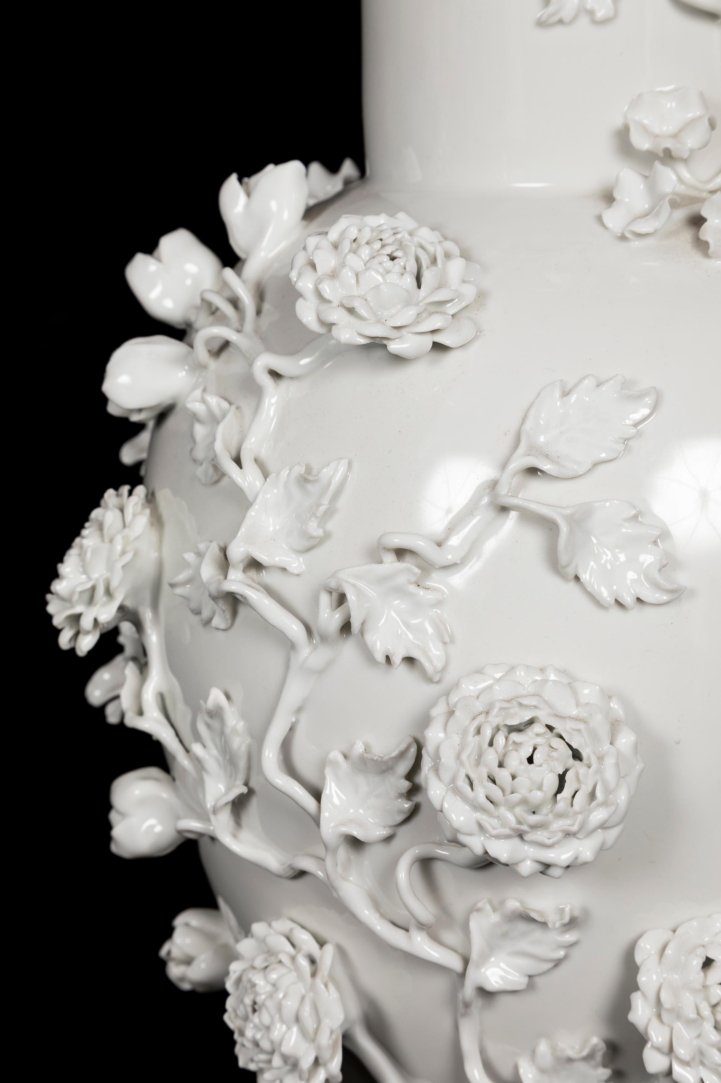 Pair of Antique French Louis XVI Style Blanc de Chine Floral Porcelain lamps For Sale 5