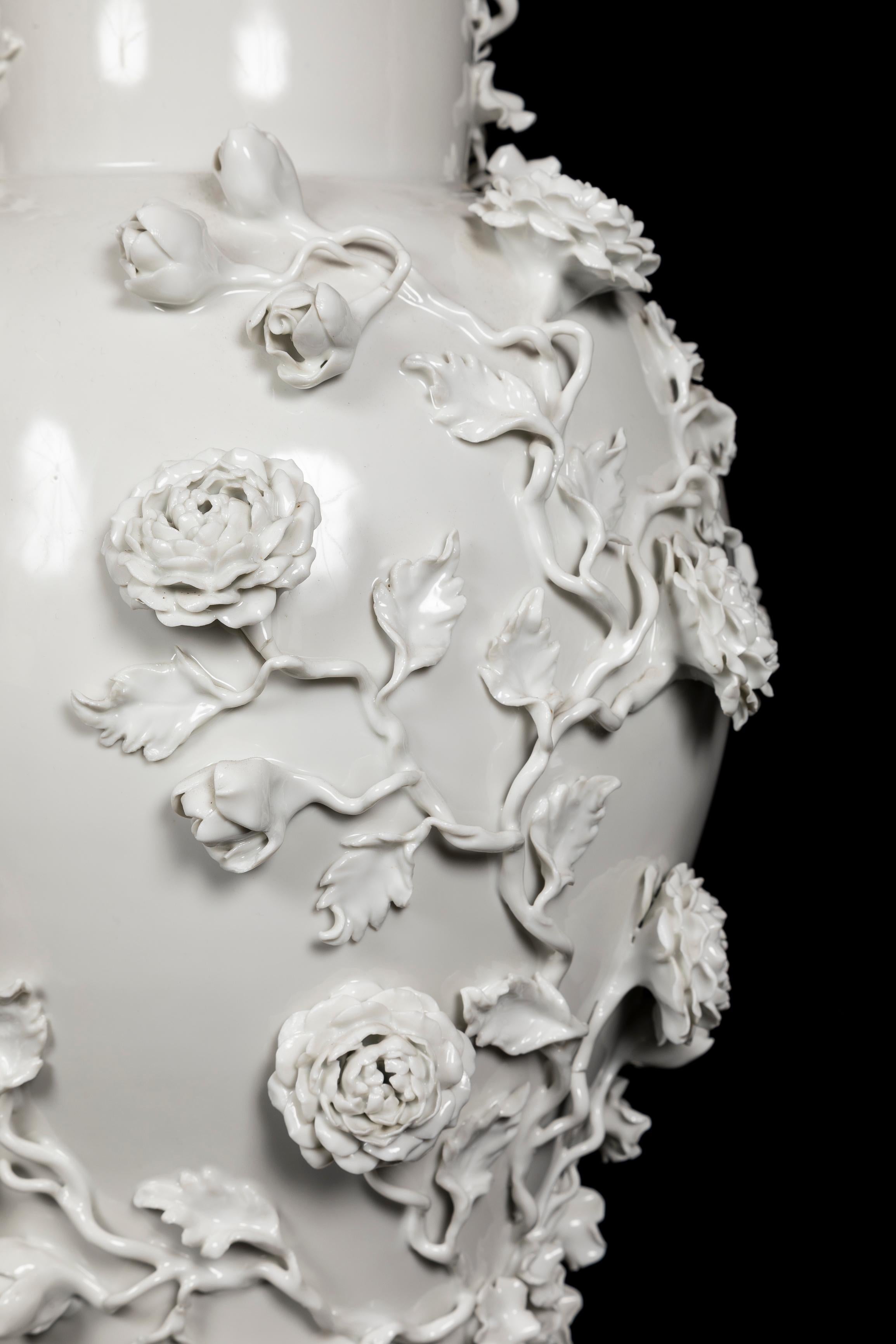 Pair of Antique French Louis XVI Style Blanc de Chine Floral Porcelain lamps For Sale 7