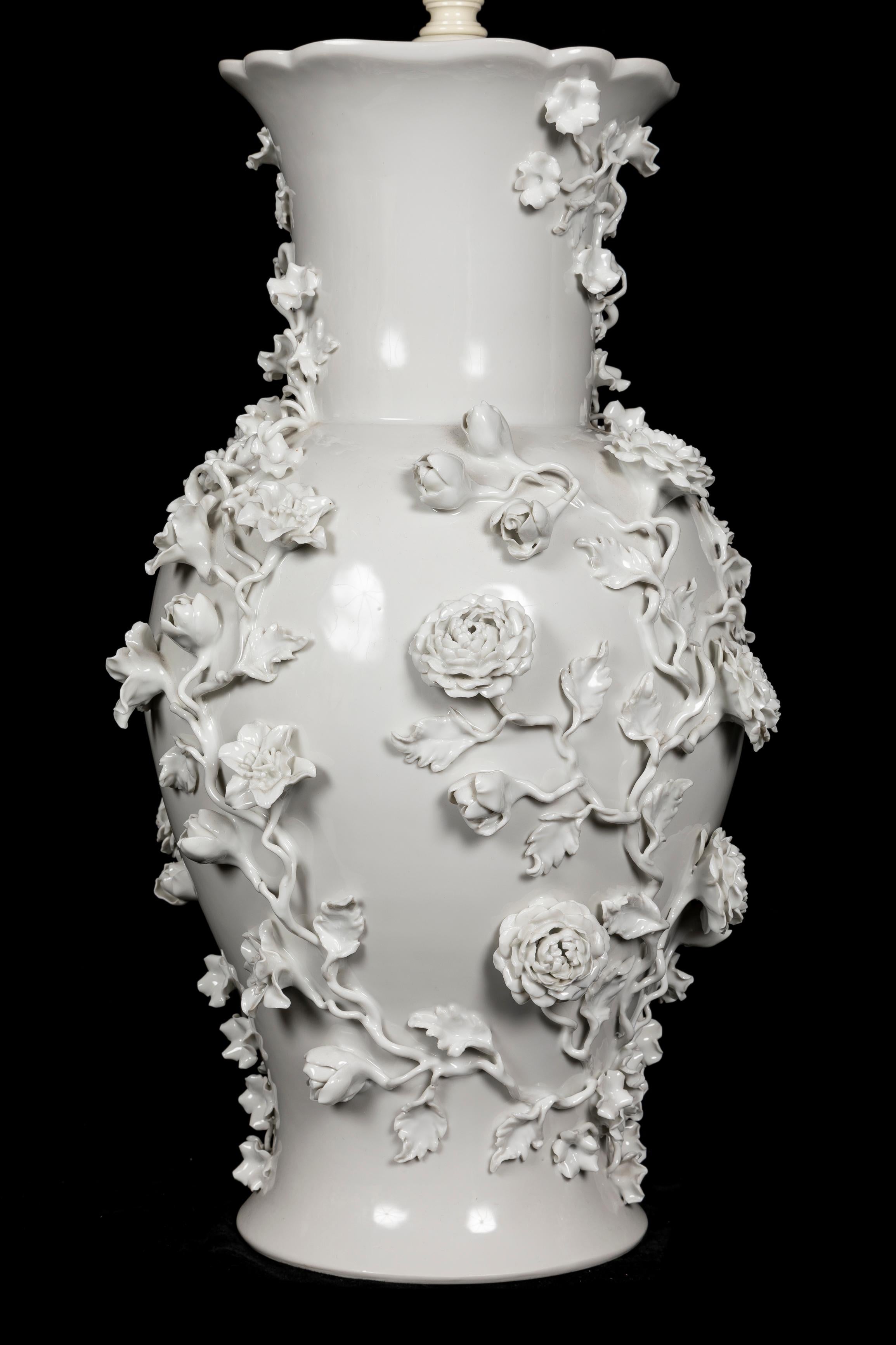 Pair of Antique French Louis XVI Style Blanc de Chine Floral Porcelain lamps For Sale 1