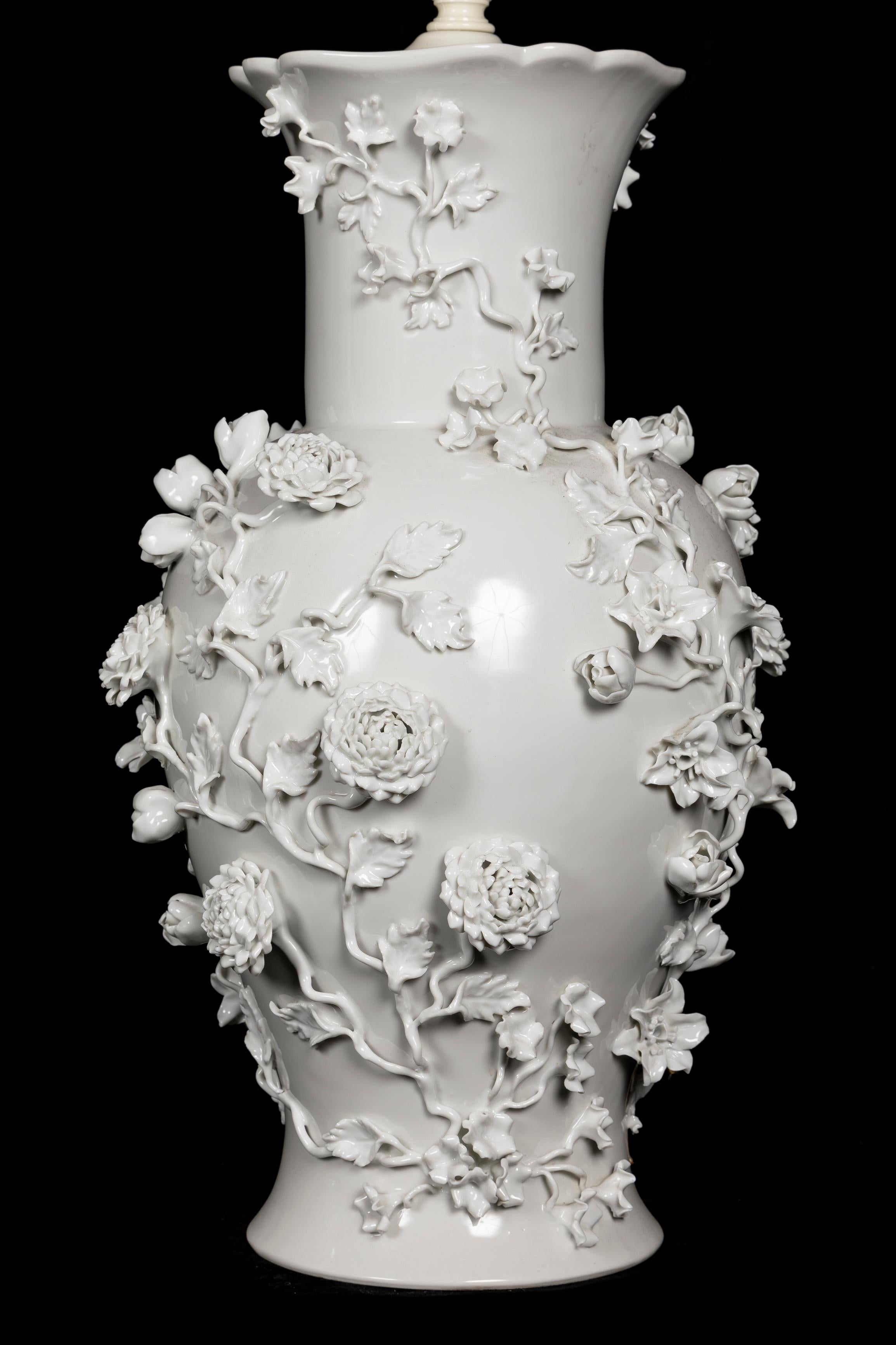 Pair of Antique French Louis XVI Style Blanc de Chine Floral Porcelain lamps For Sale 2