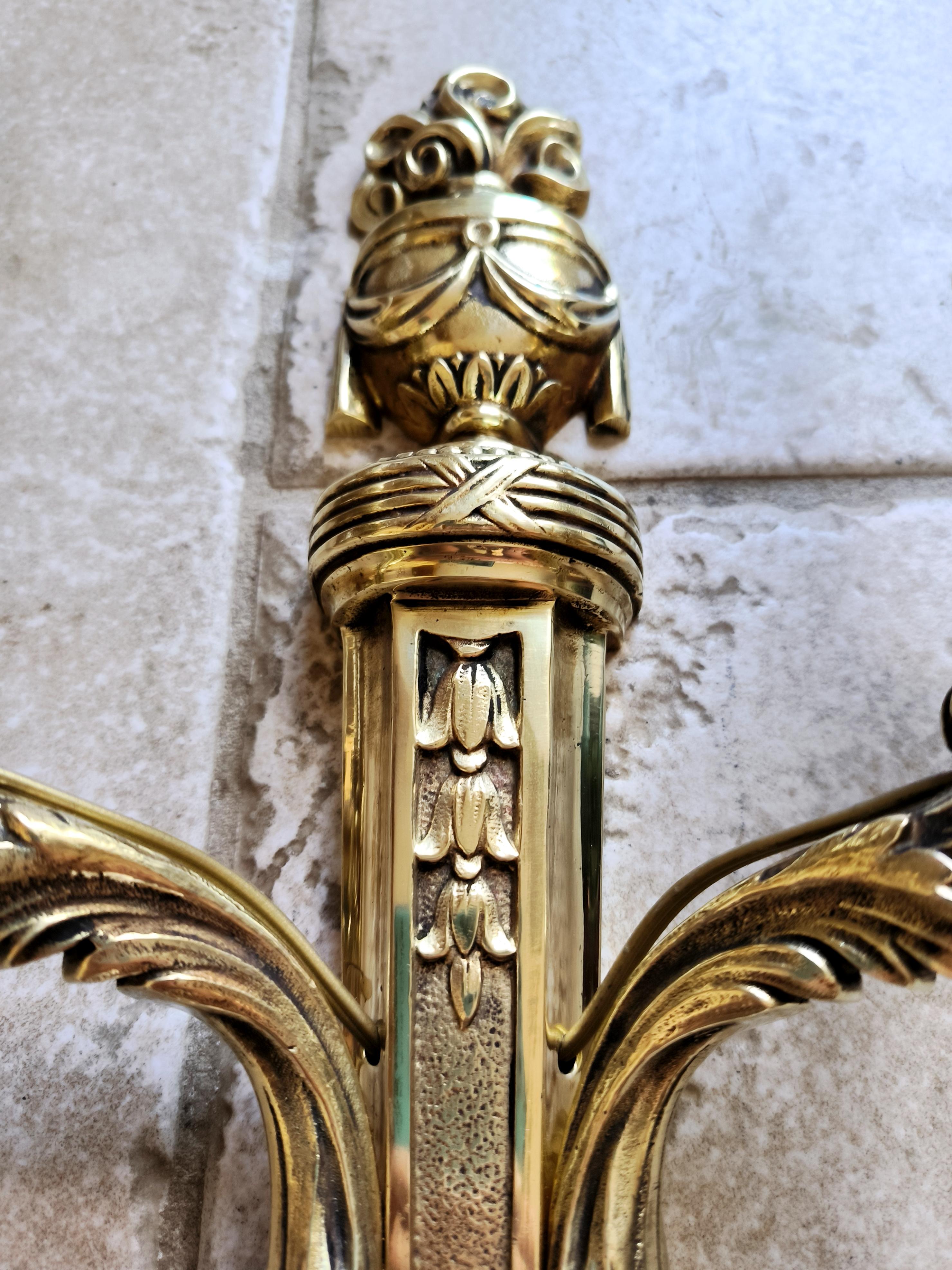 Paire d'appliques anciennes, françaises, de style Louis XVI, en bronze. Début des années 1900. en vente 4