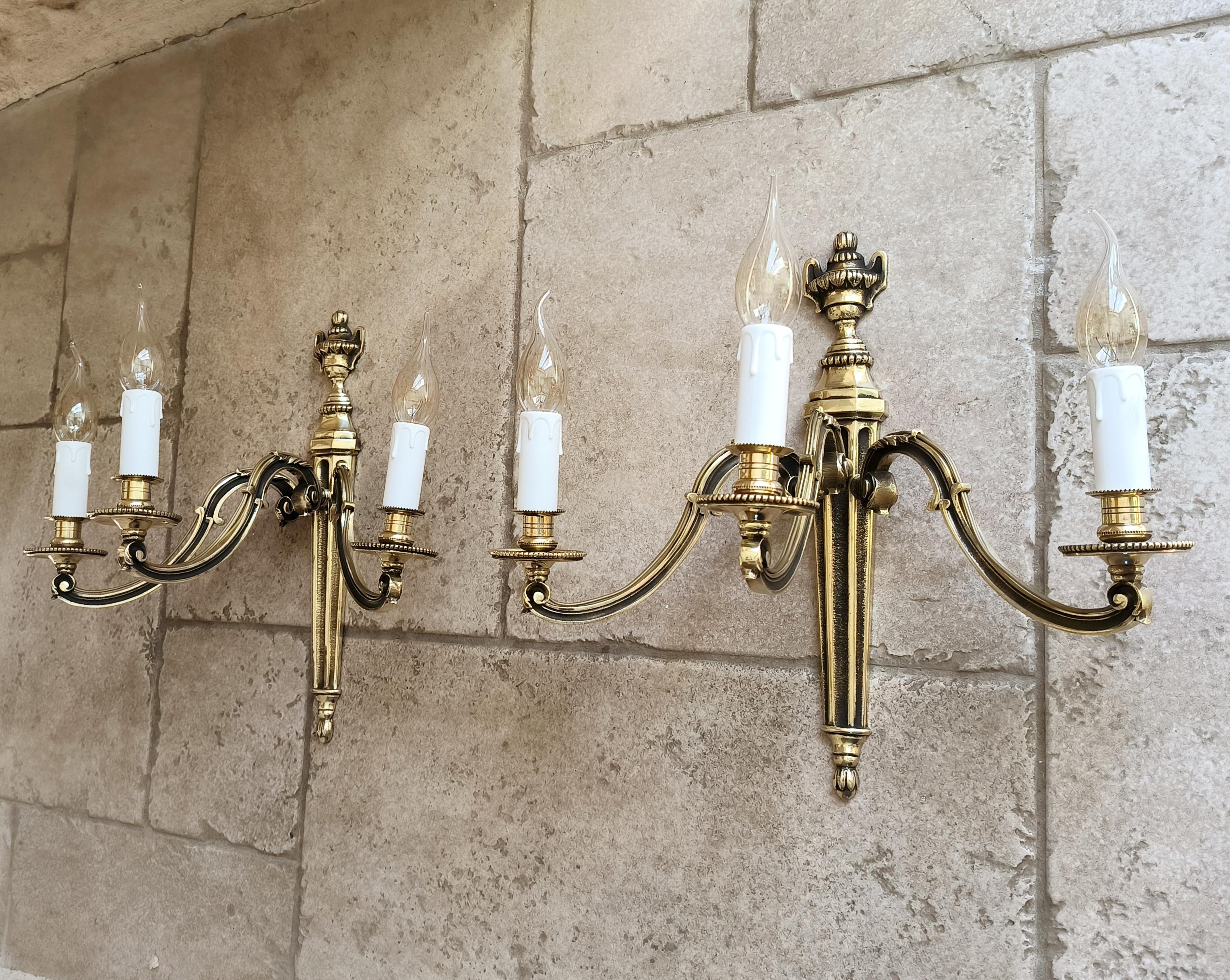 Coppia di antiche appliques francesi in bronzo in stile Luigi XVI. Circa all'inizio del 1900 in vendita 6