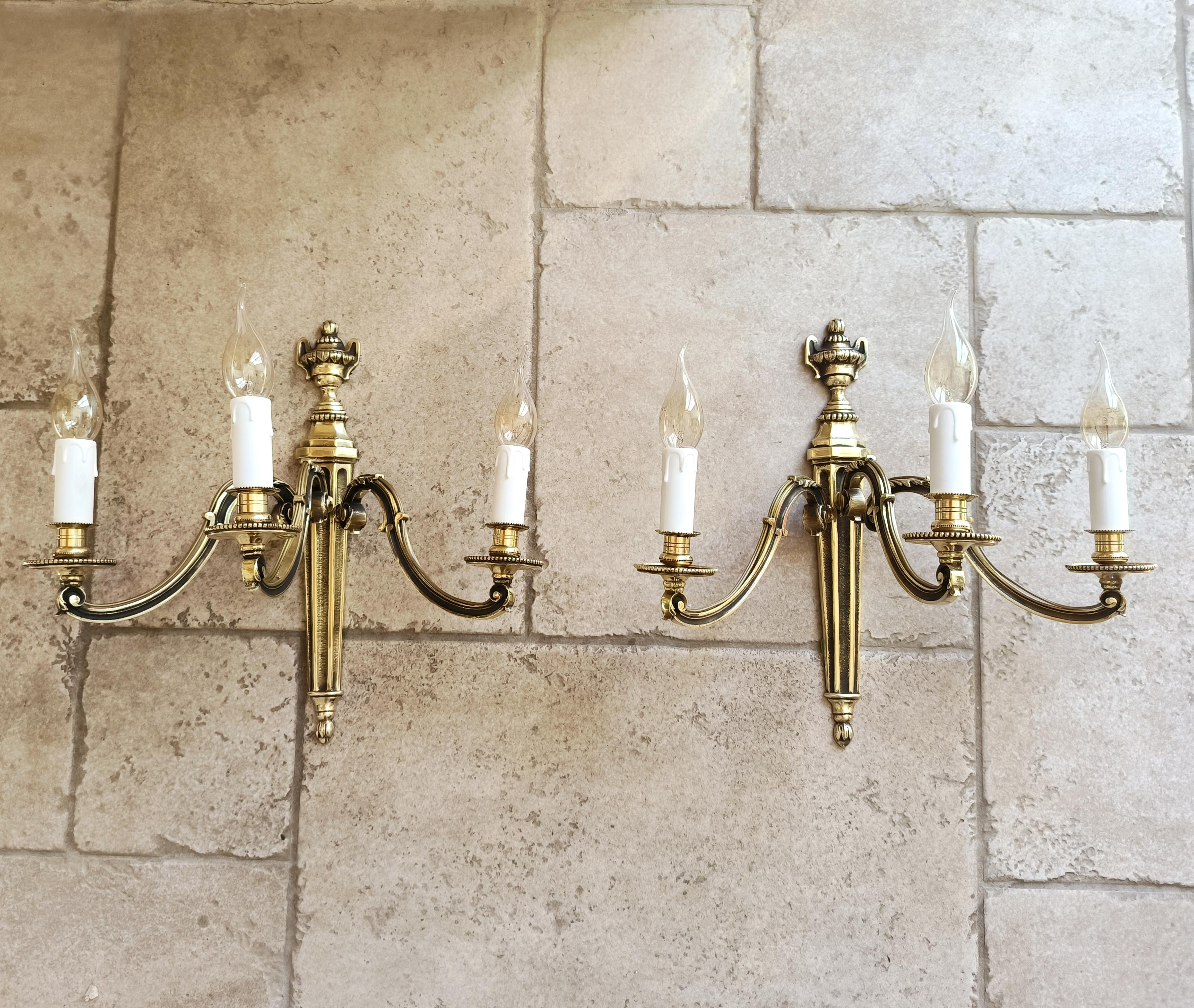 Coppia di antiche appliques francesi in bronzo in stile Luigi XVI. Circa all'inizio del 1900 in vendita 7