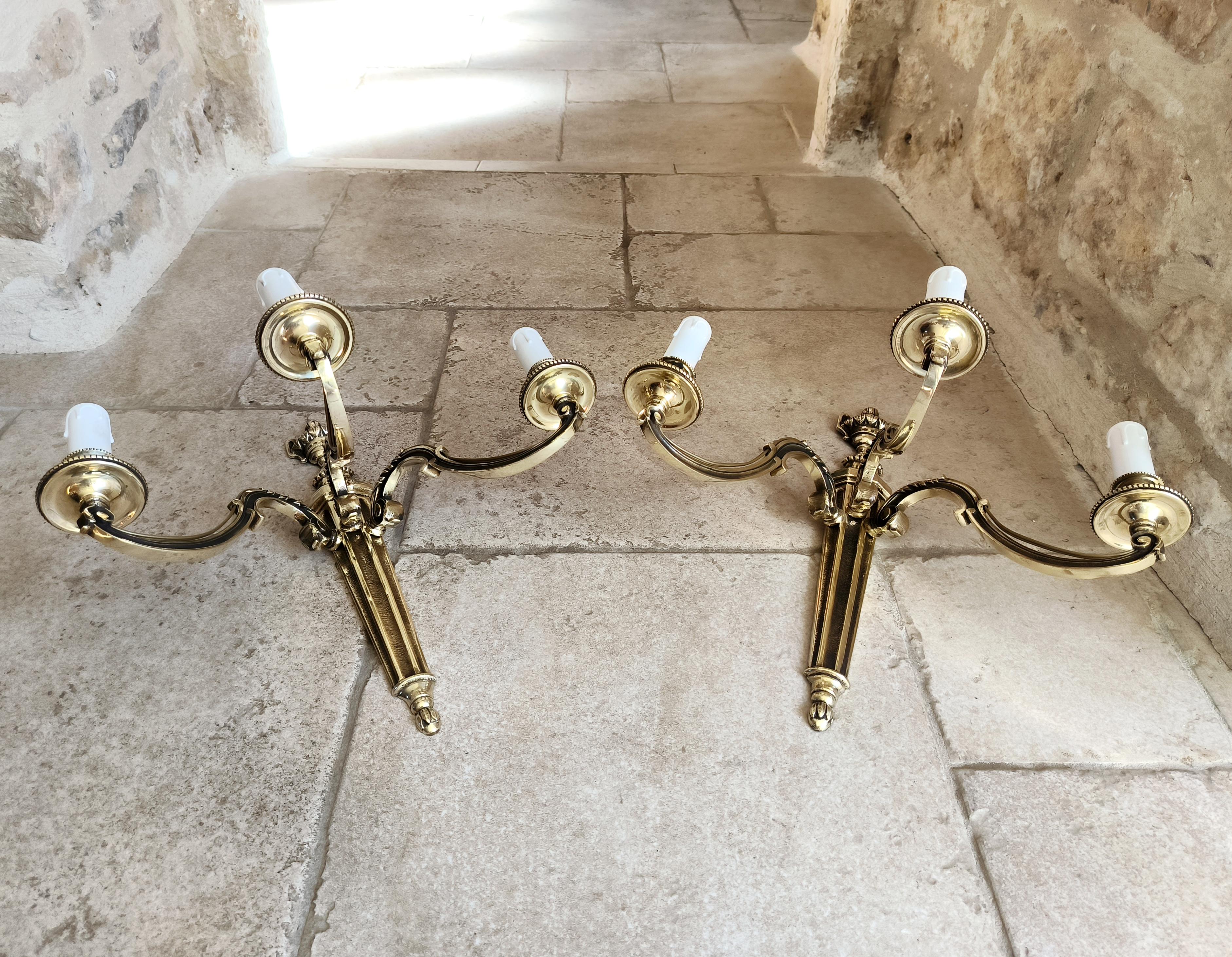 Coppia di antiche appliques francesi in bronzo in stile Luigi XVI. Circa all'inizio del 1900 in vendita 10