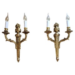 Coppia di antiche appliques francesi in bronzo in stile Luigi XVI. Circa all'inizio del 1900