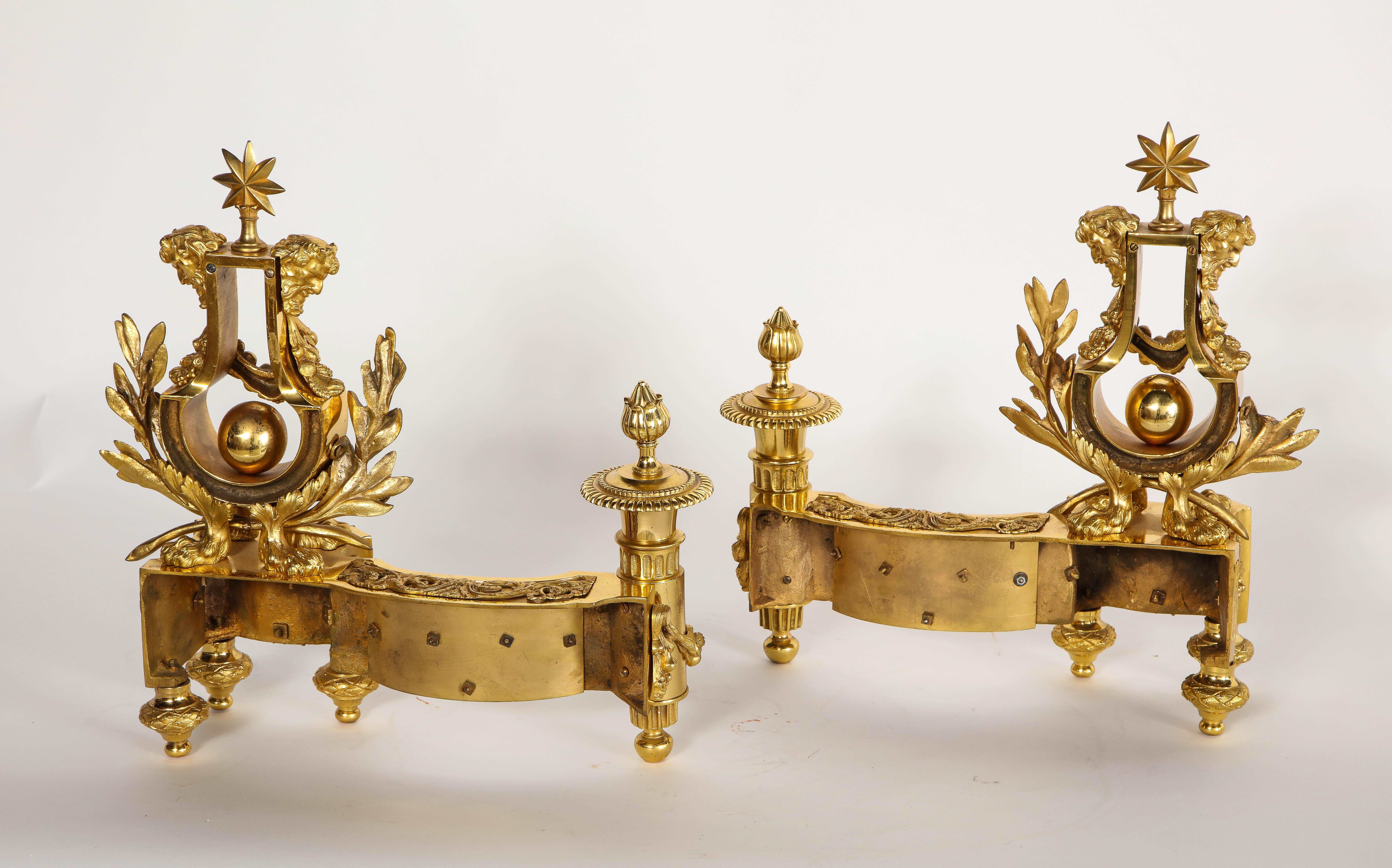 Paar antike französische Feuerböcke/Kaminböcke im Louis-XVI-Stil aus vergoldeter Bronze in Leierform im Angebot 8