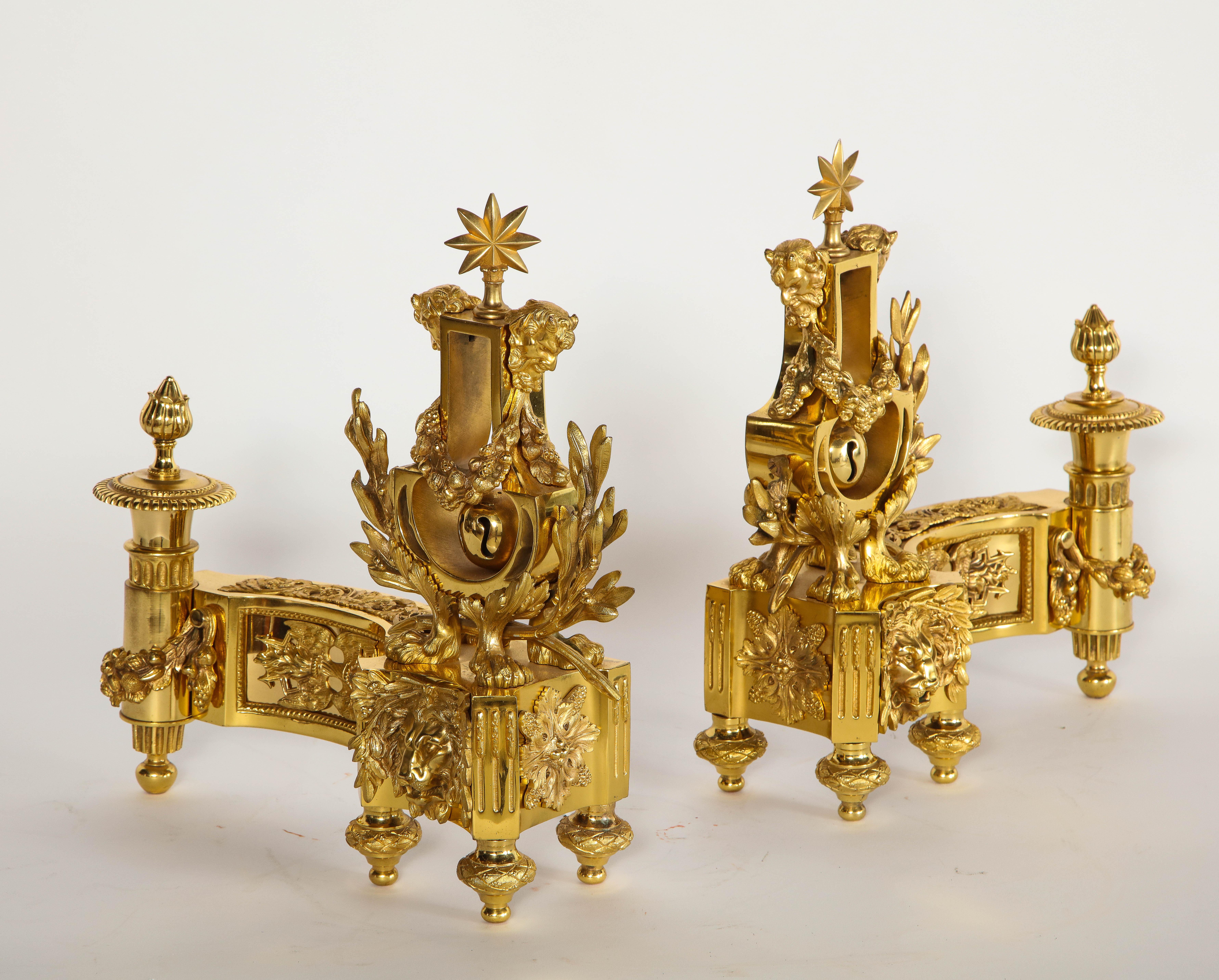 Paire de chenets anciens français de style Louis XVI en bronze doré en forme de lyre Bon état - En vente à New York, NY