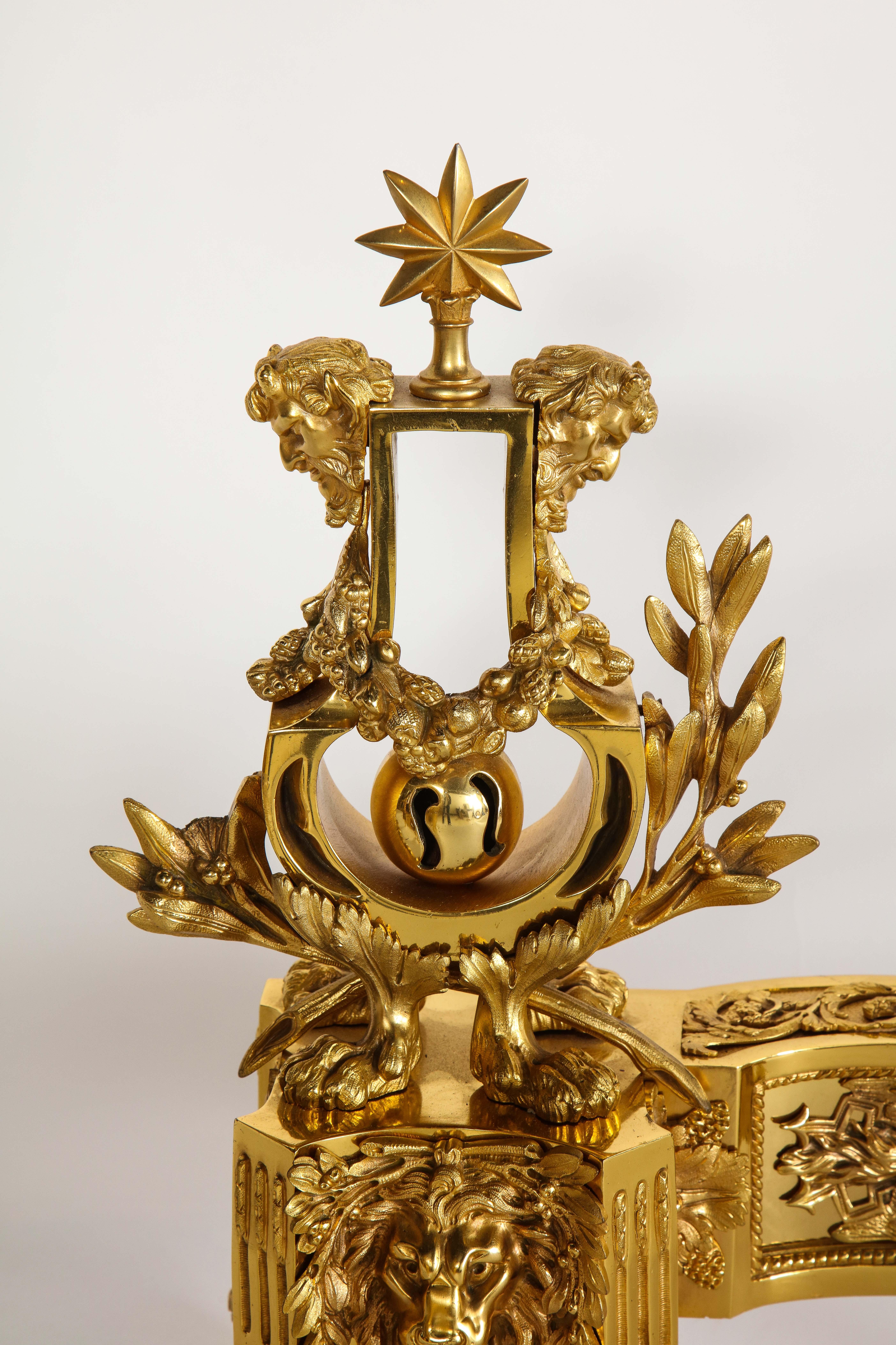 Bronze Paire de chenets anciens français de style Louis XVI en bronze doré en forme de lyre en vente