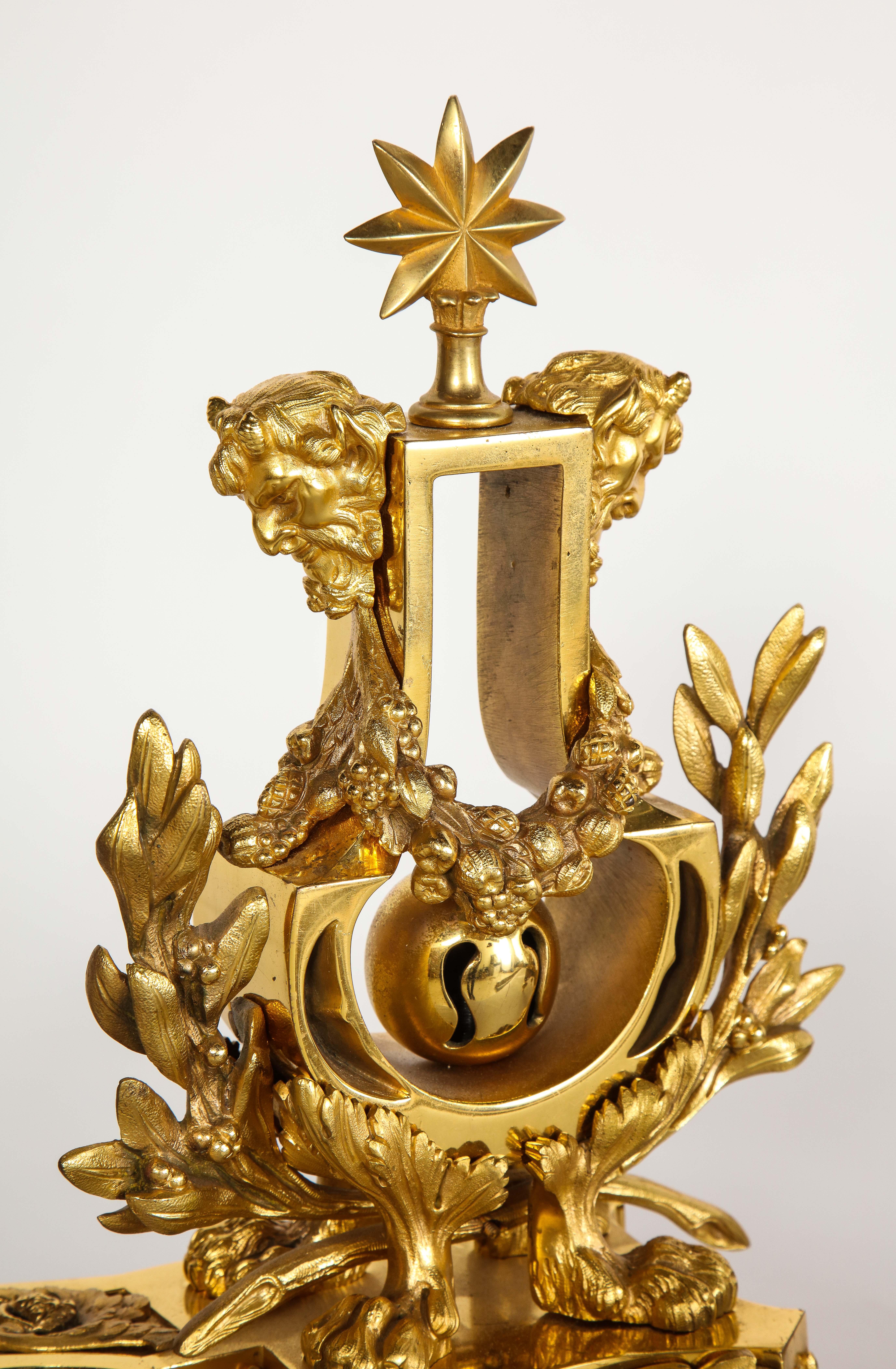 Paire de chenets anciens français de style Louis XVI en bronze doré en forme de lyre en vente 1